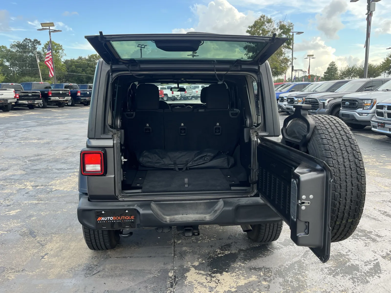 Jeep Wrangler photo 11