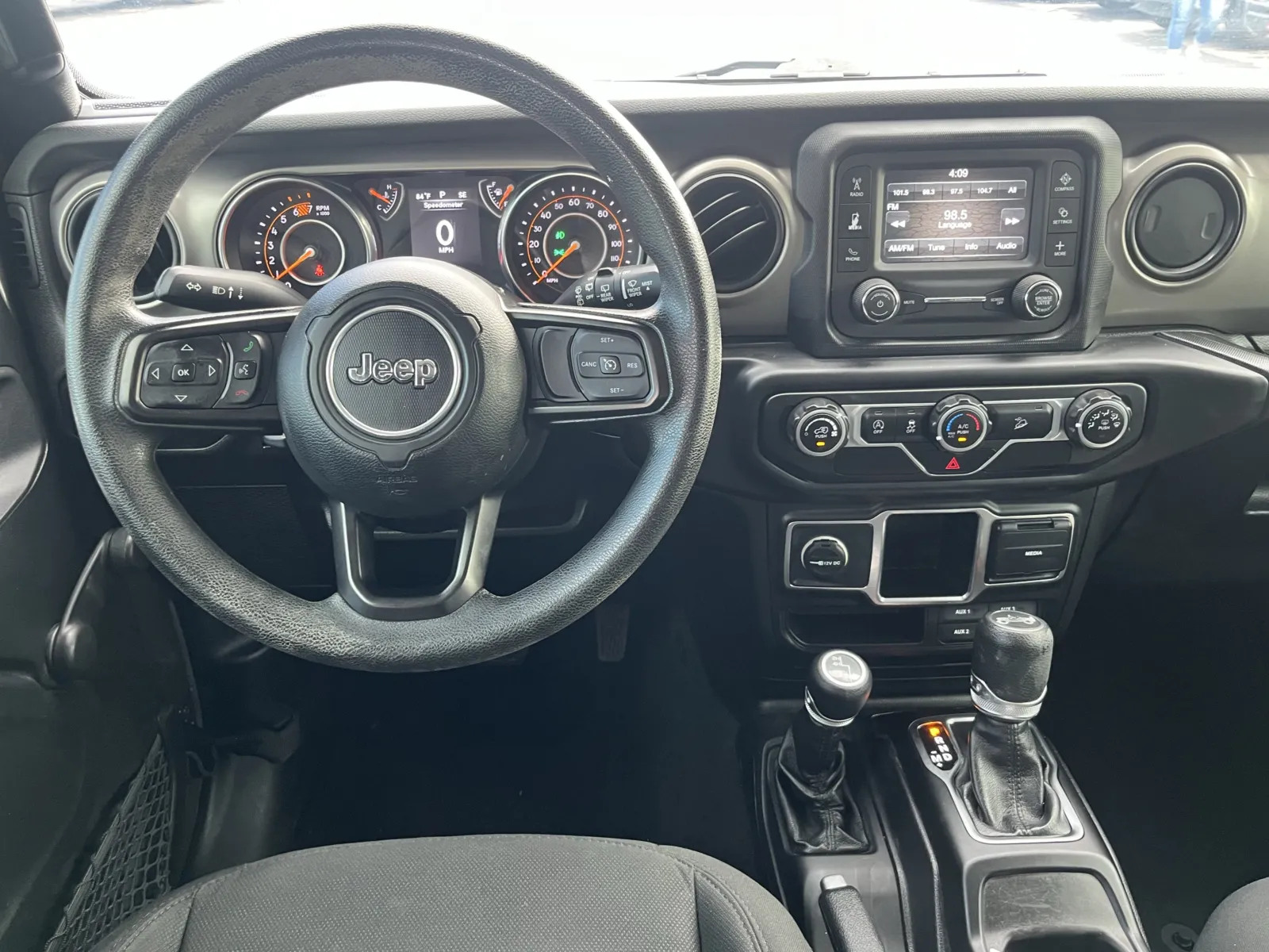 Jeep Wrangler photo 16