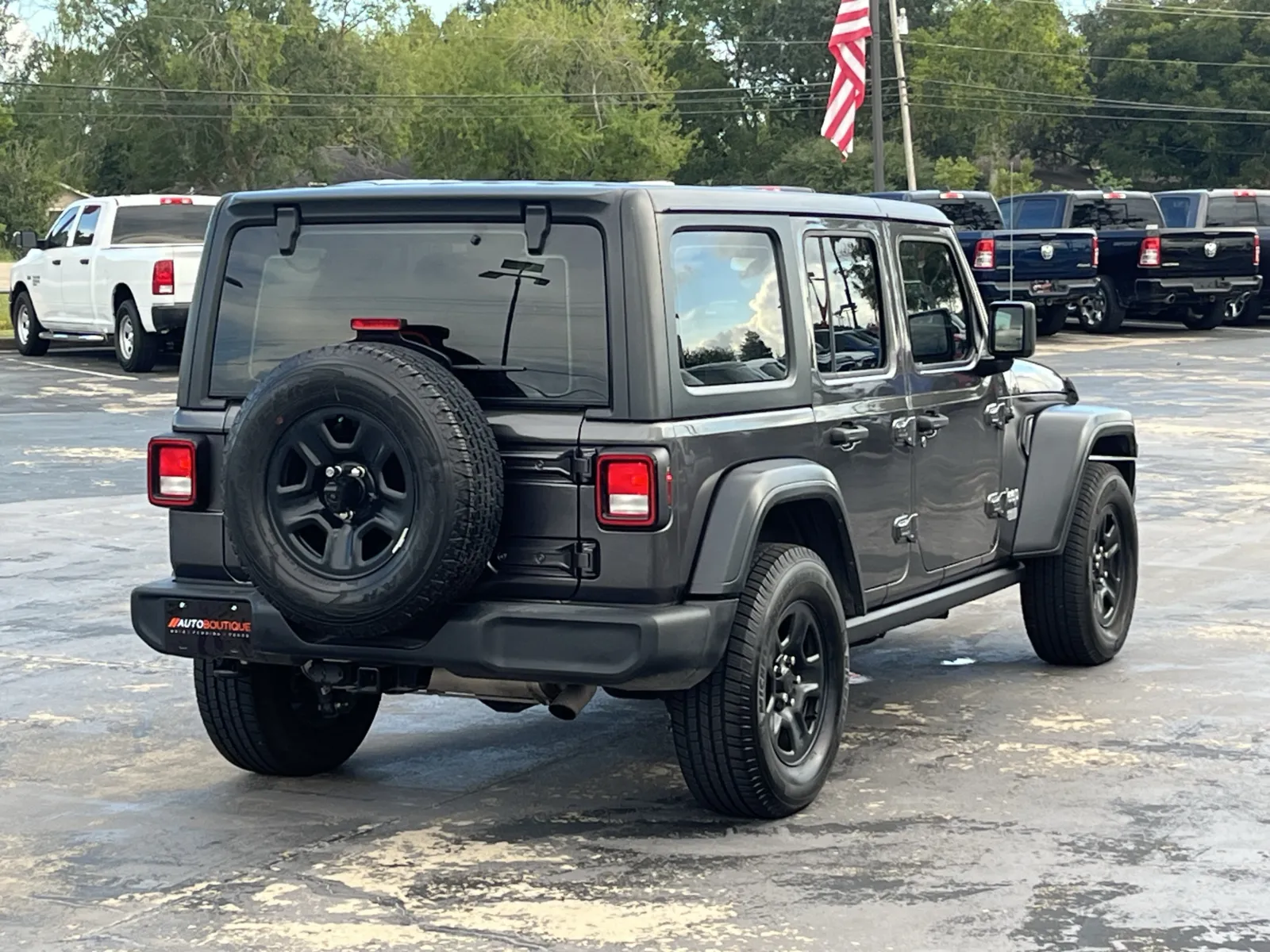 Jeep Wrangler photo 8