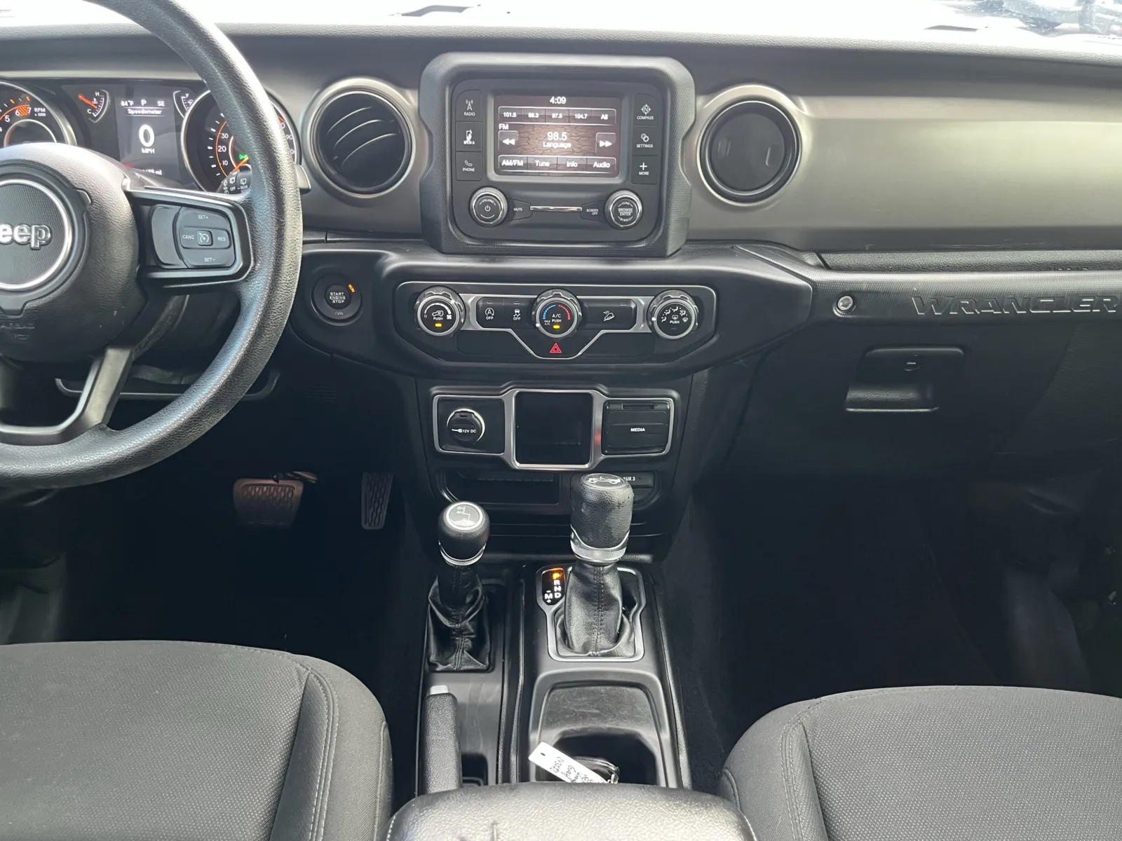 Jeep Wrangler photo 22
