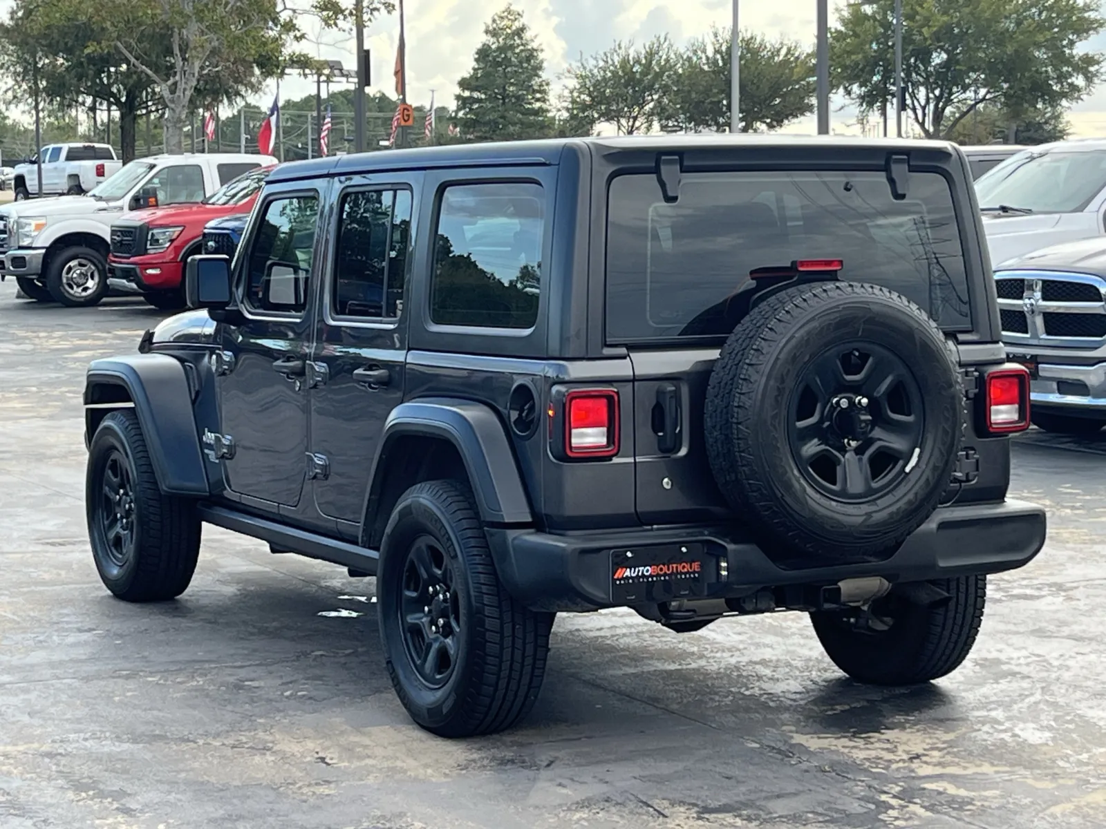 Jeep Wrangler photo 9