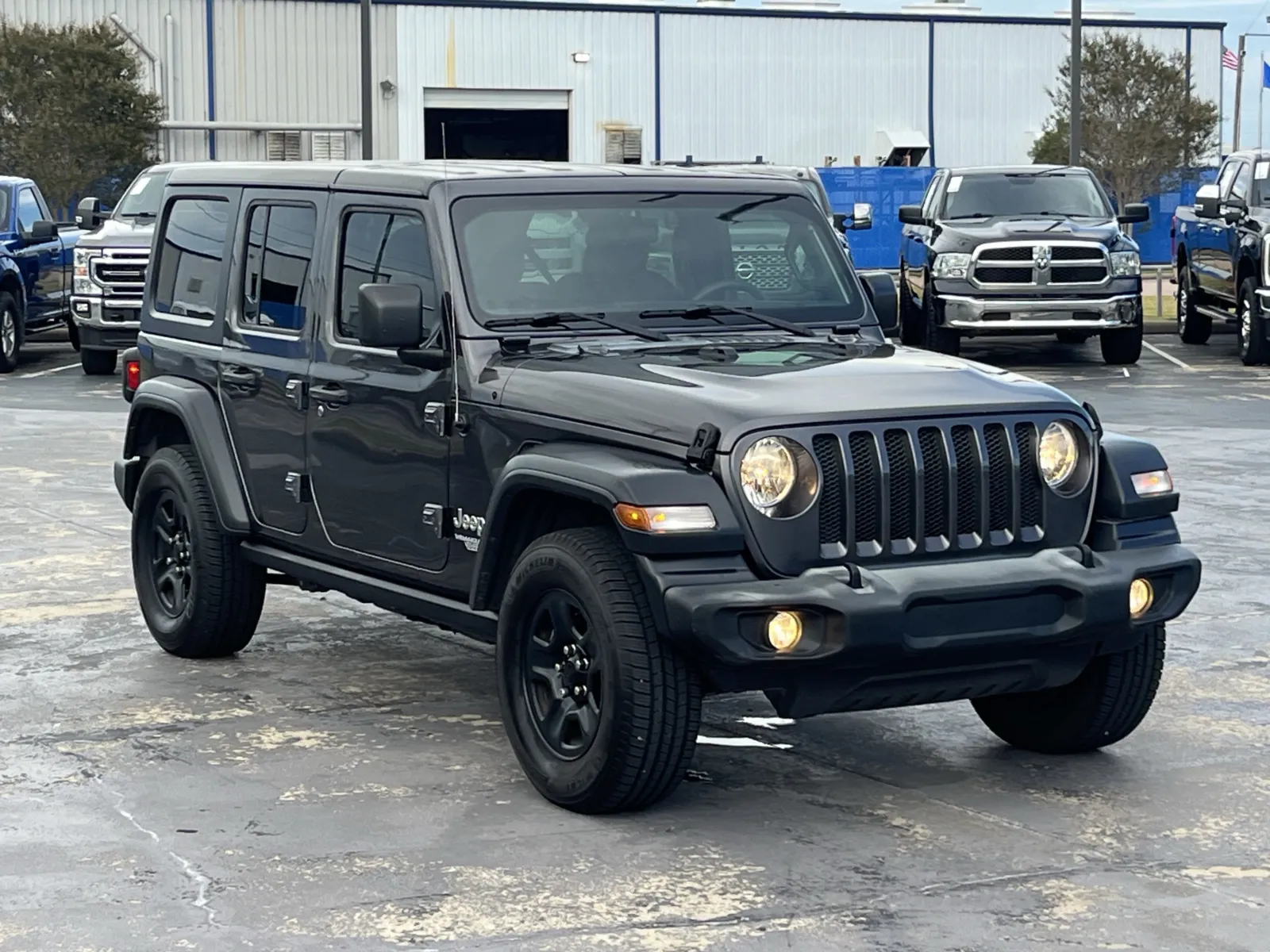 Jeep Wrangler photo 3