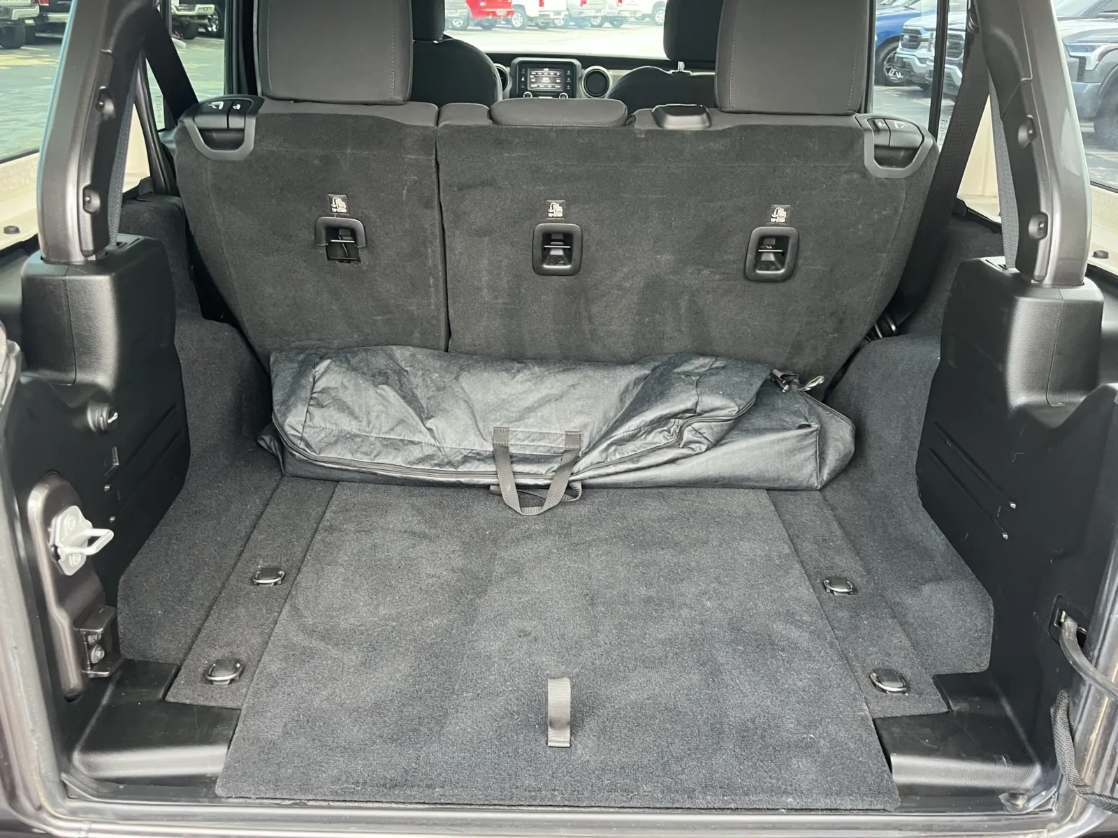 Jeep Wrangler photo 12