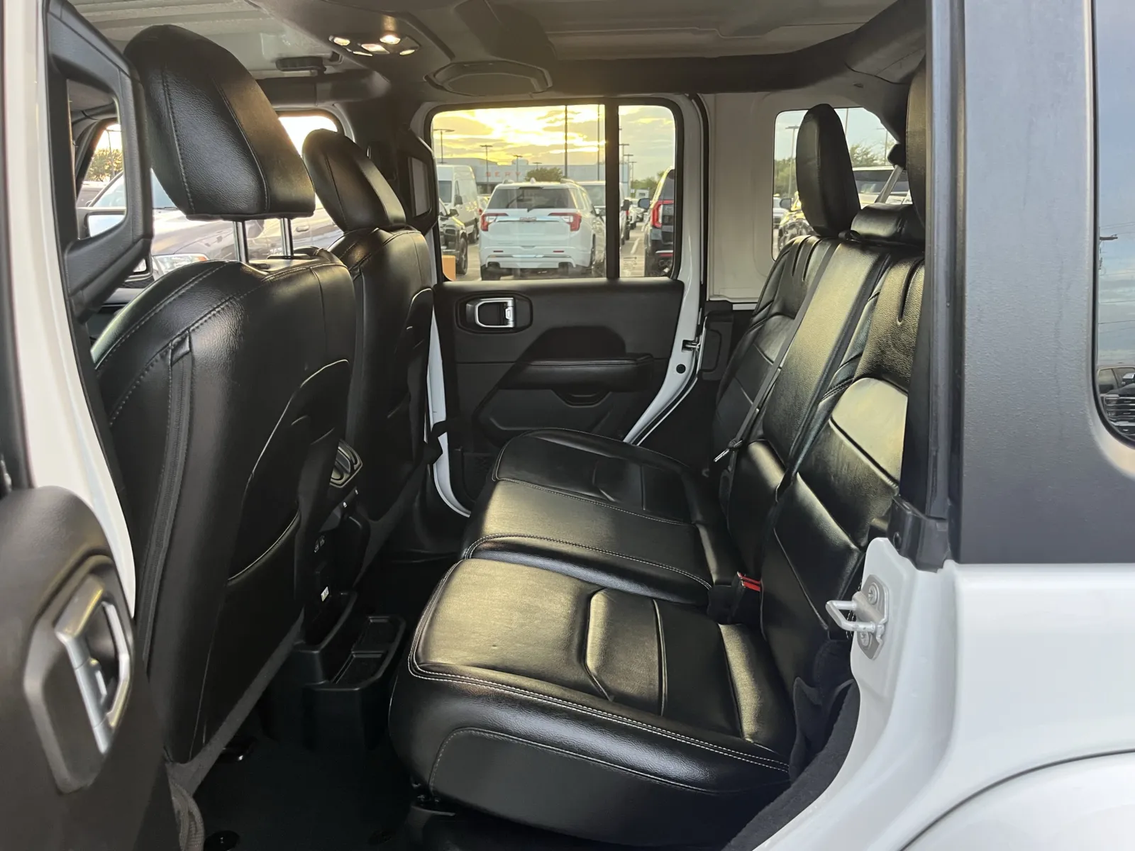Jeep Wrangler photo 26