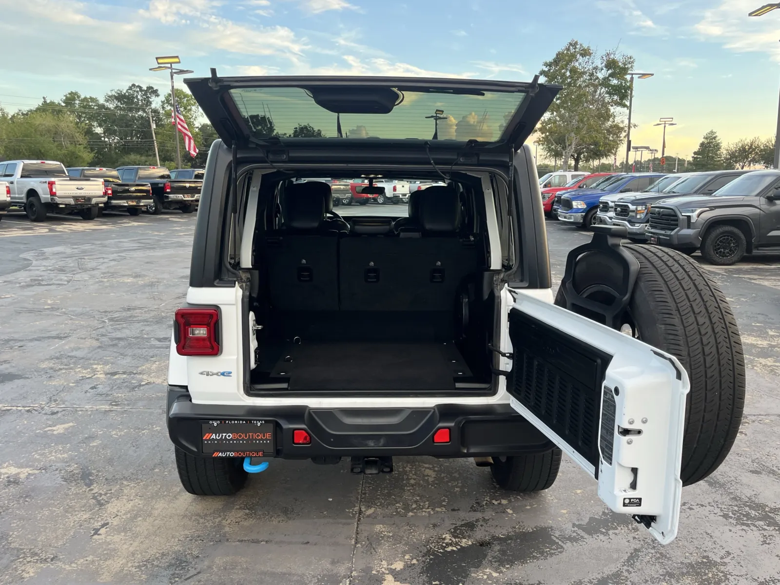 Jeep Wrangler photo 11