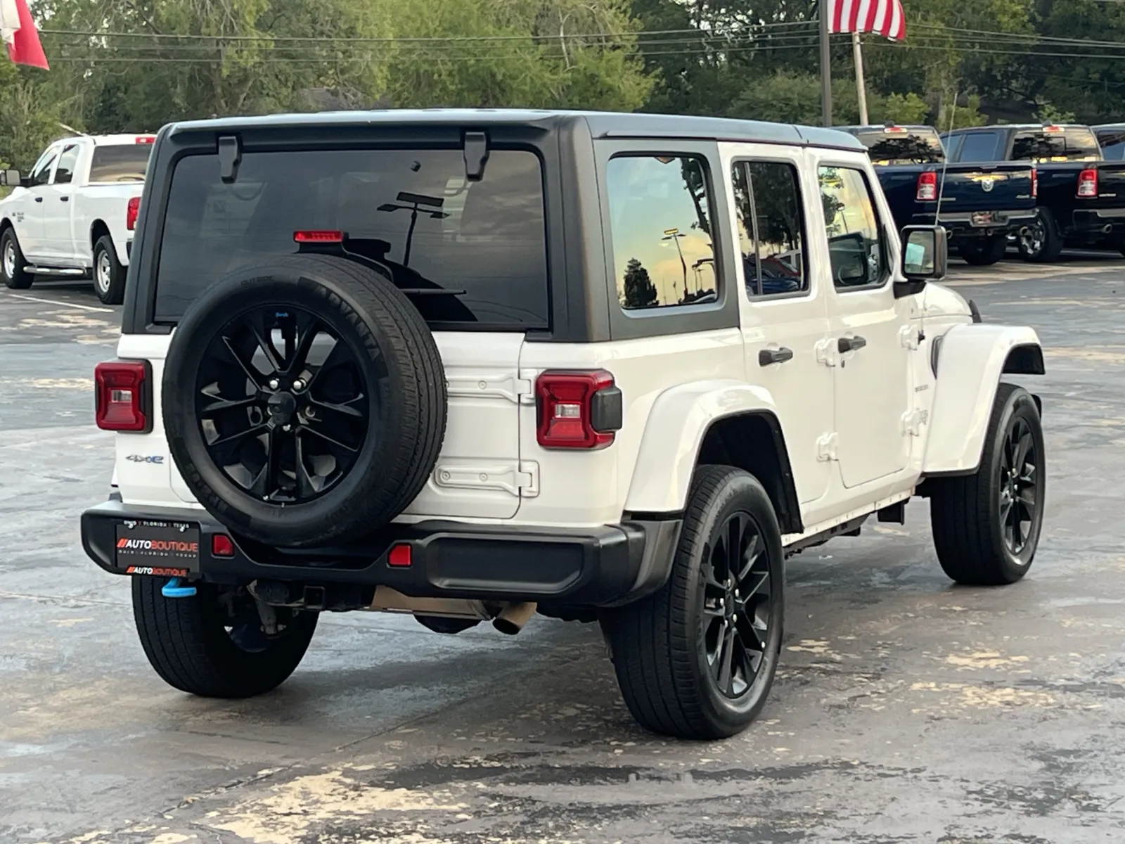 Jeep Wrangler photo 9