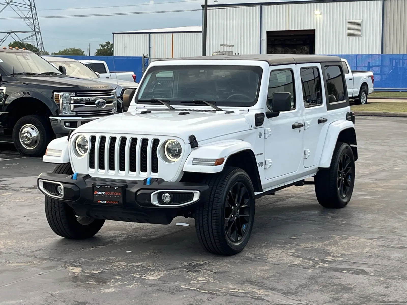 Jeep Wrangler photo 2