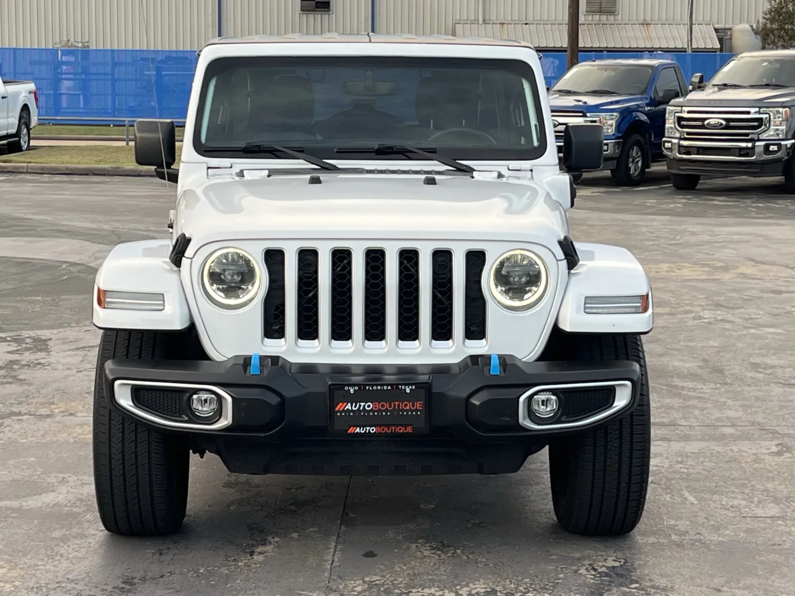 Jeep Wrangler photo 4