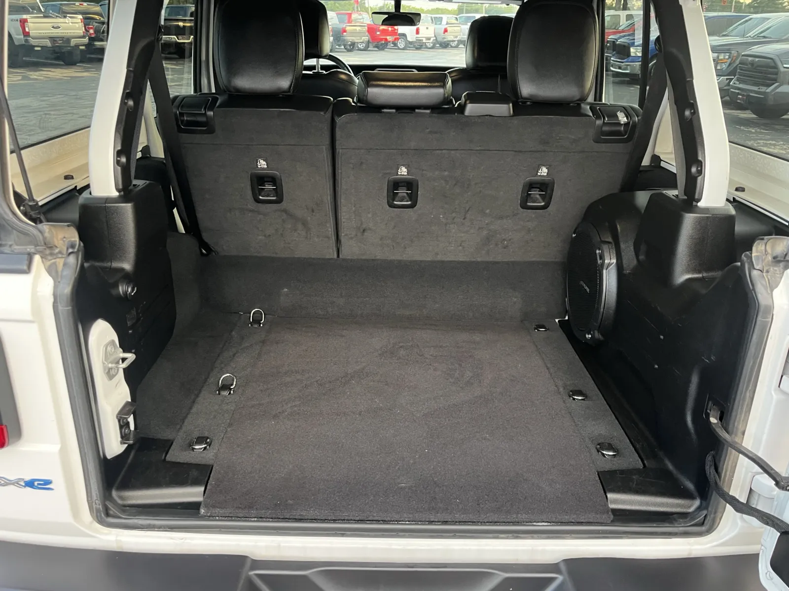 Jeep Wrangler photo 12