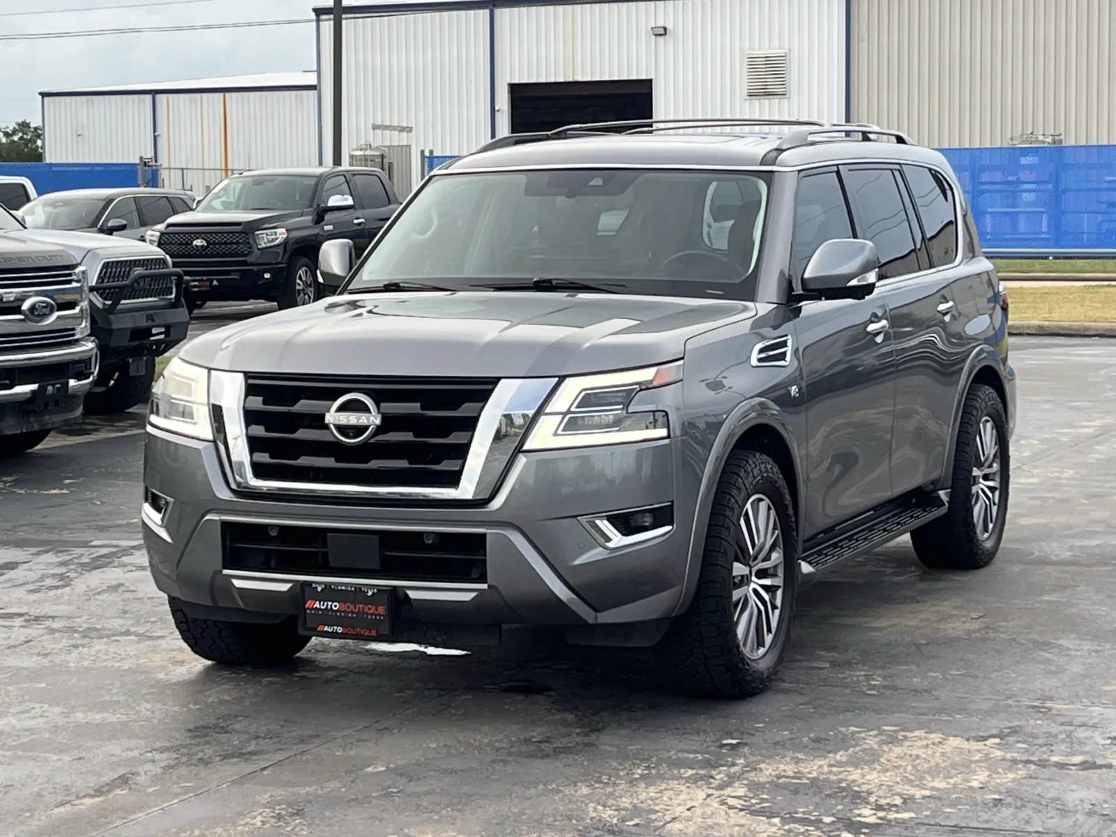 Nissan Armada photo 2