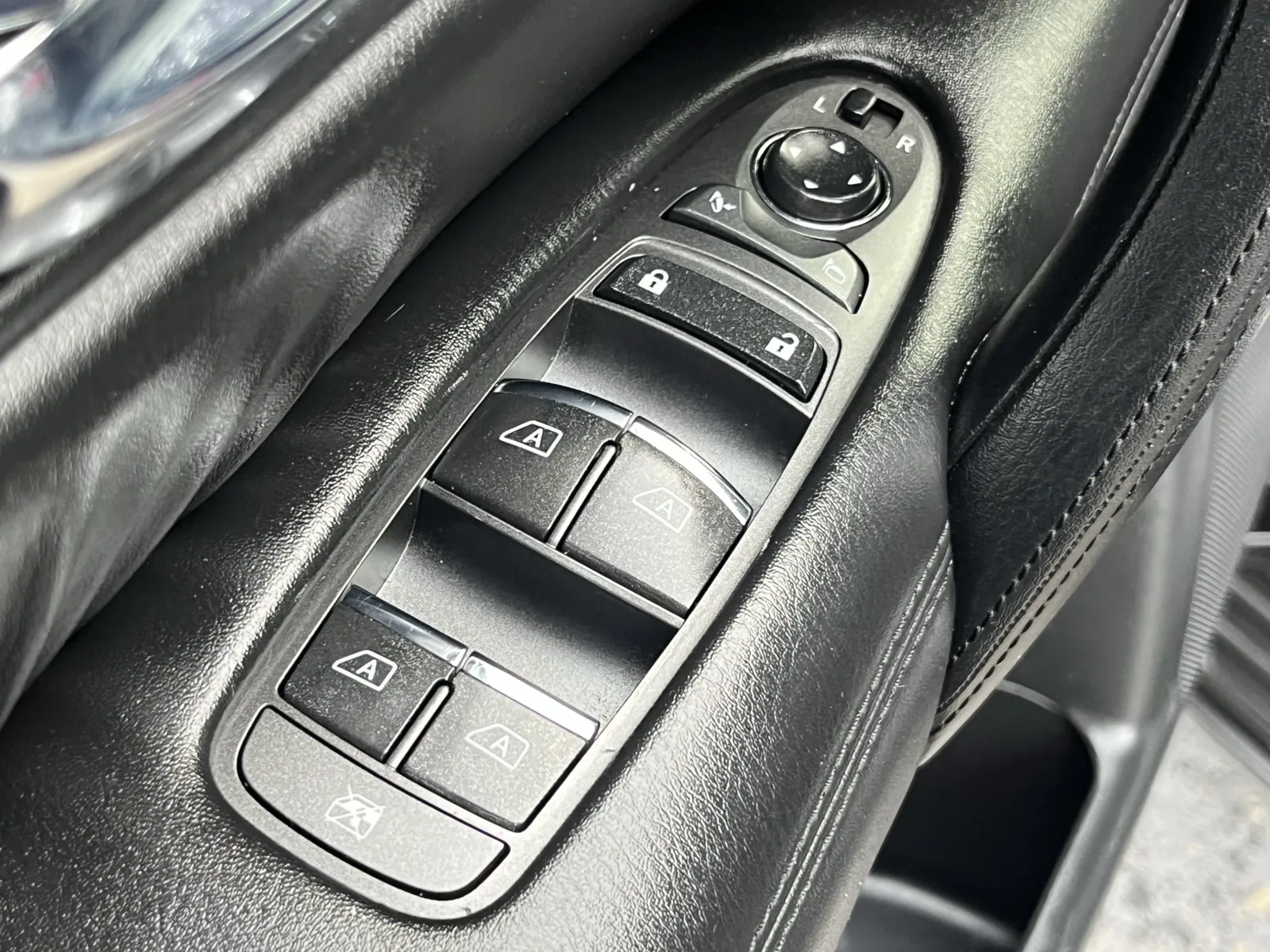 Nissan Armada photo 26
