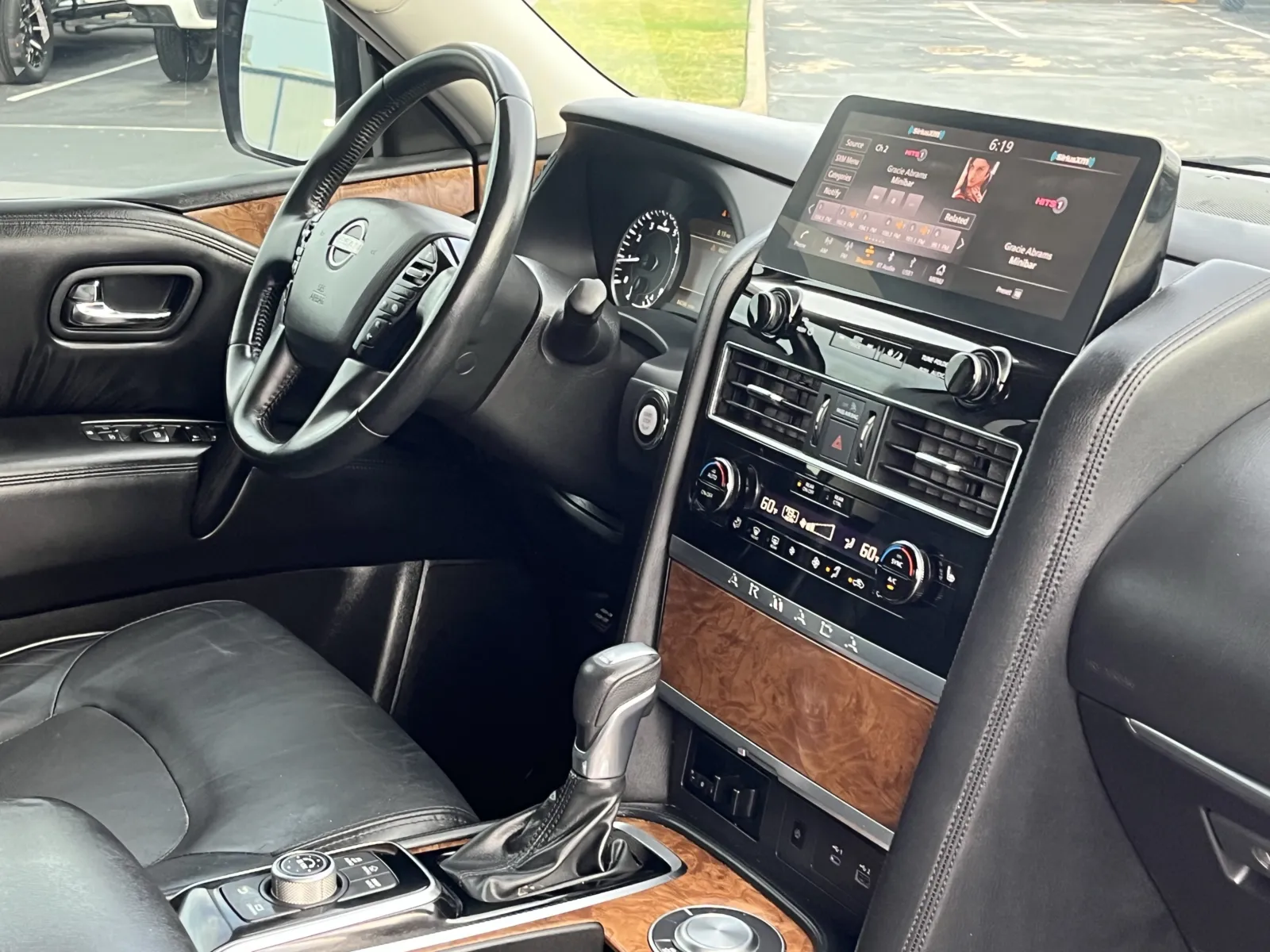 Nissan Armada photo 17