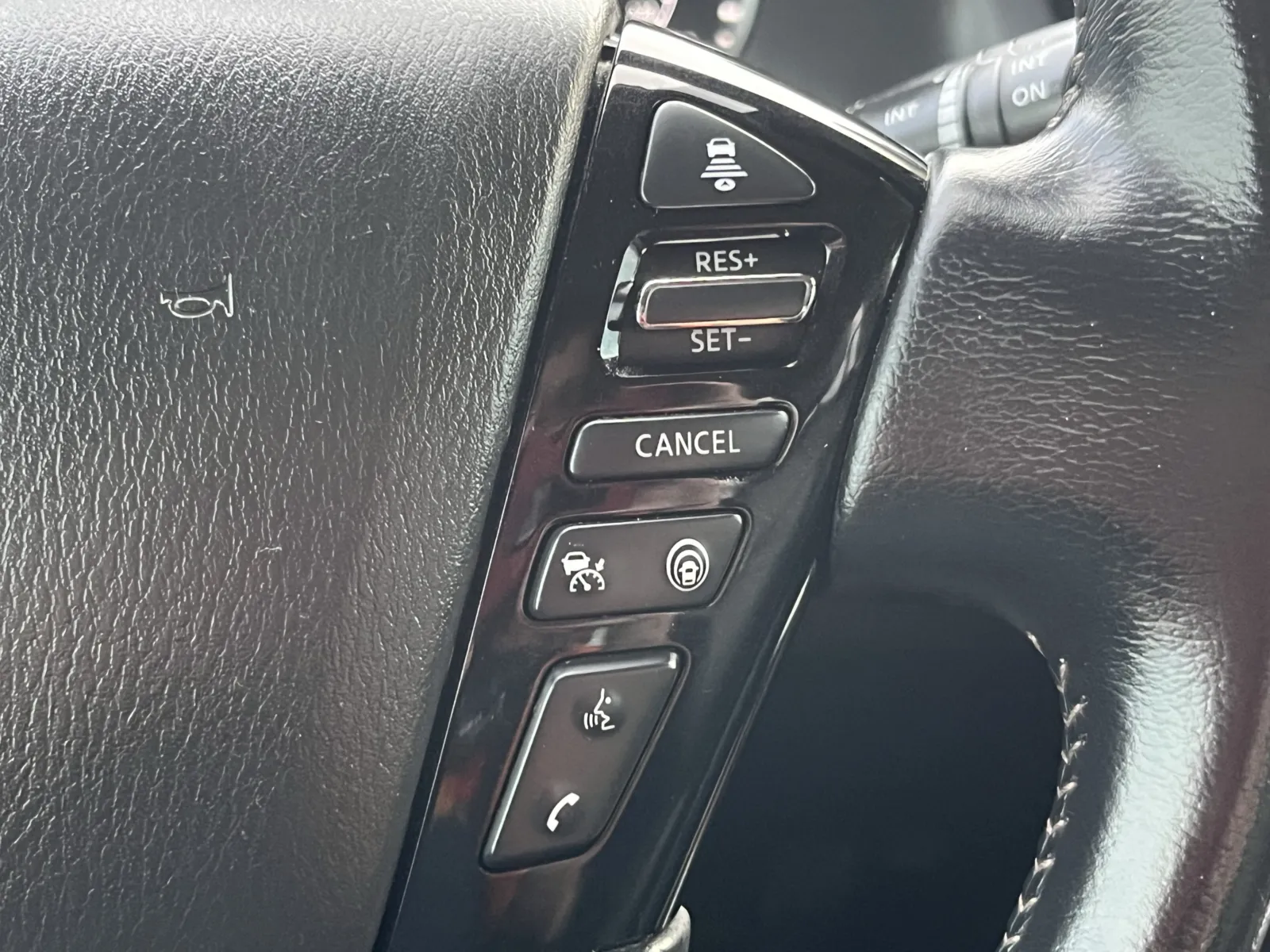 Nissan Armada photo 21
