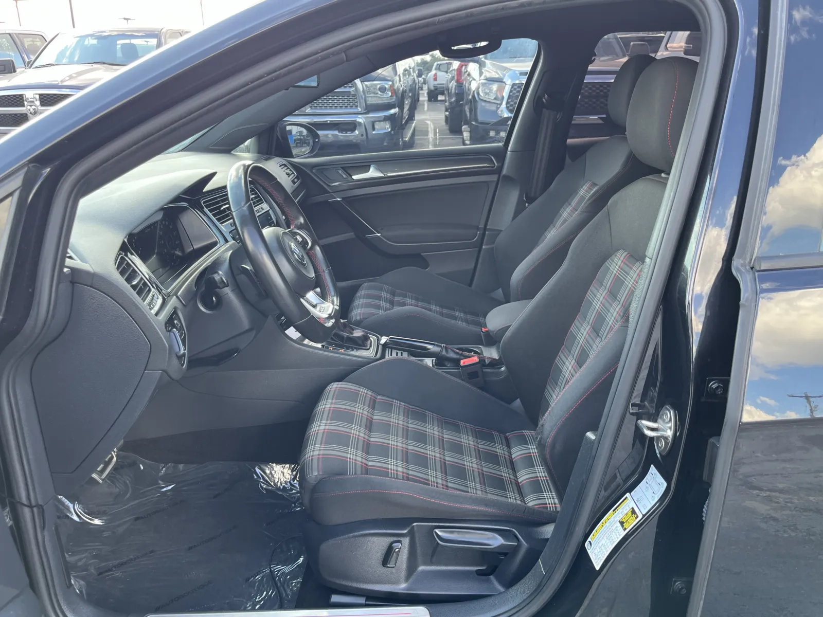 Volkswagen Golf GTI photo 24