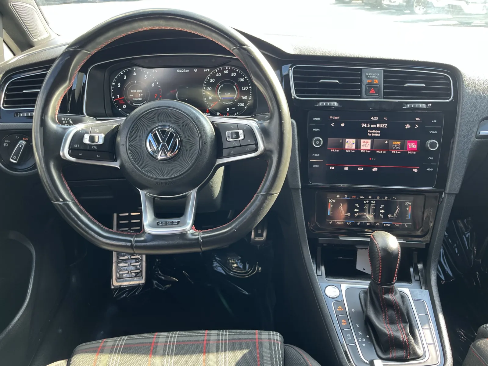 Volkswagen Golf GTI photo 17