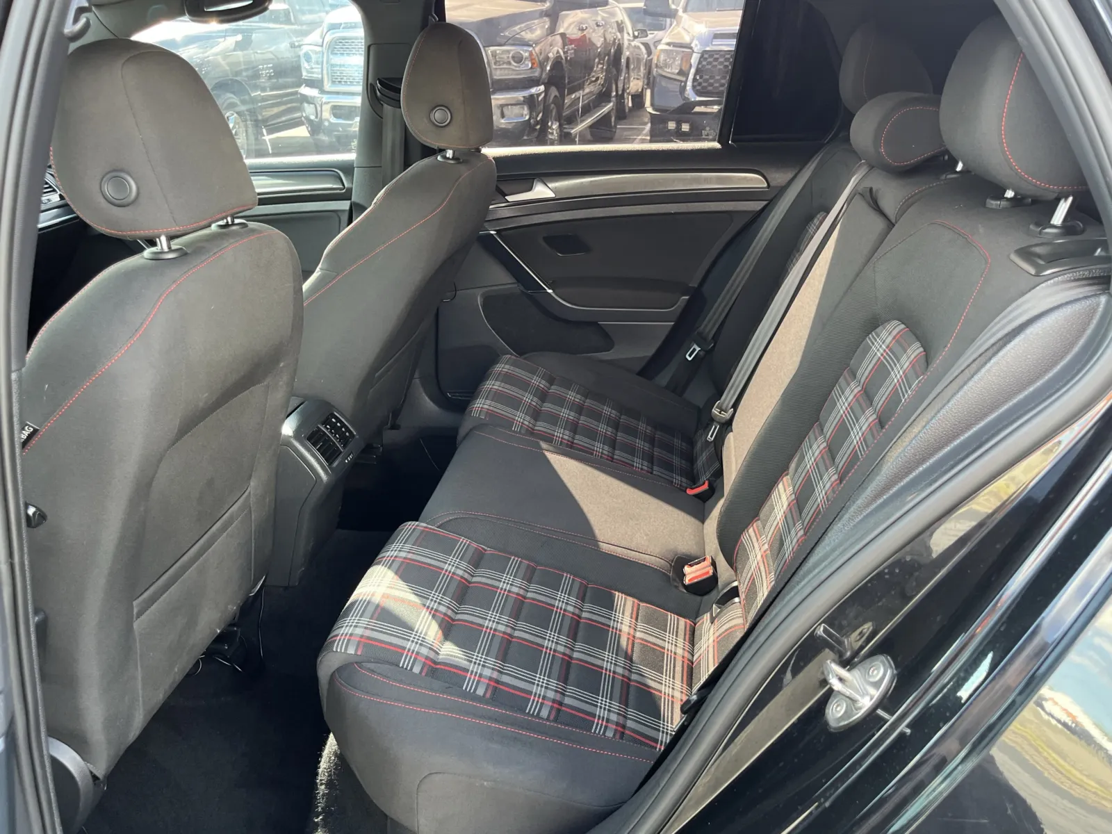 Volkswagen Golf GTI photo 28