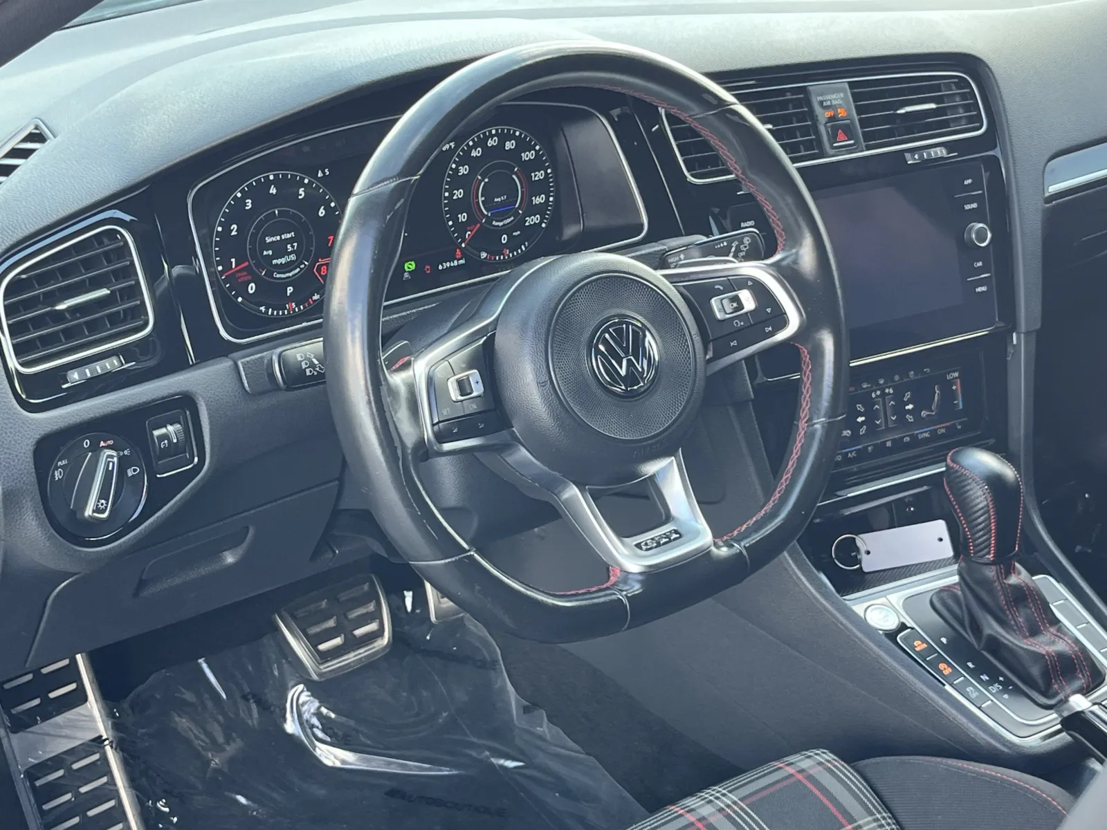 Volkswagen Golf GTI photo 15
