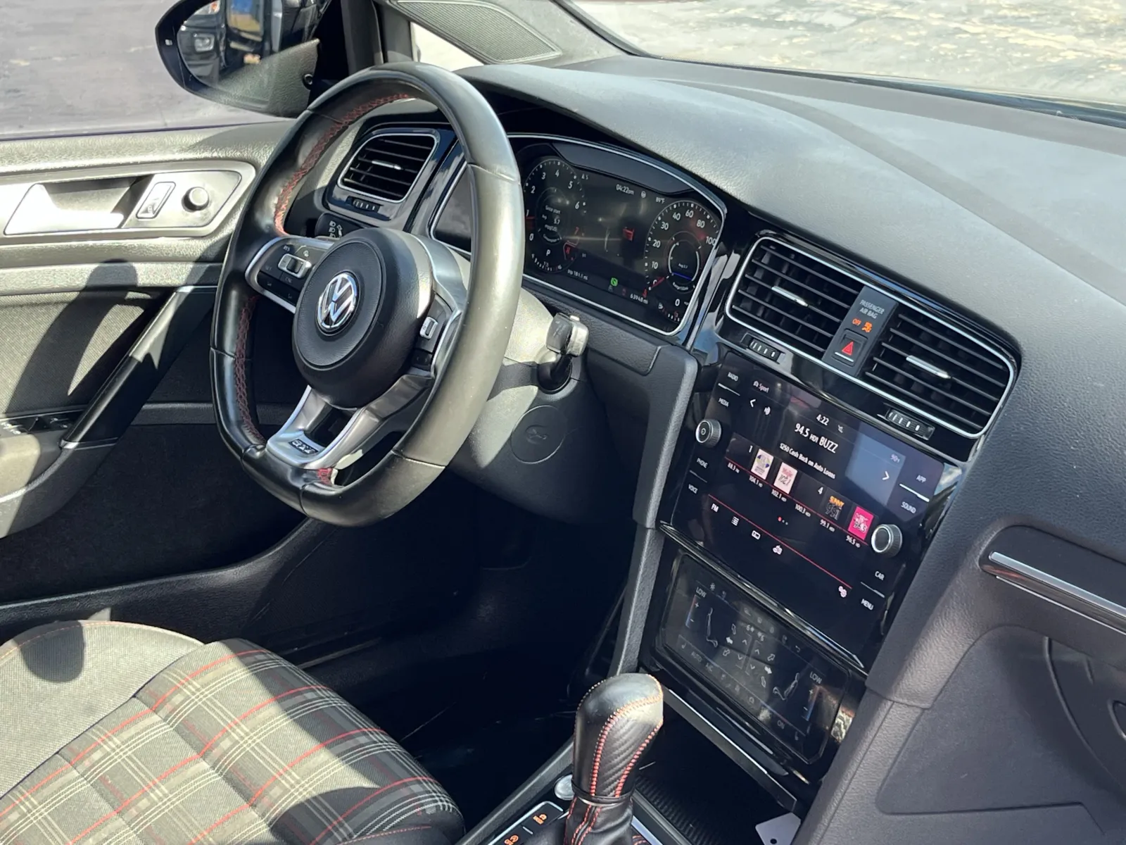 Volkswagen Golf GTI photo 16