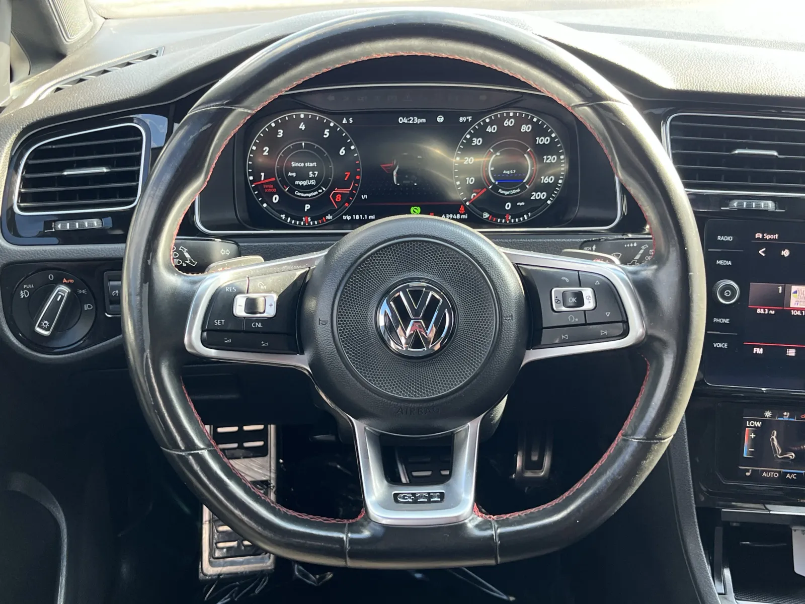 Volkswagen Golf GTI photo 18