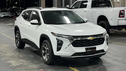 White 2024 Chevrolet Trax LT for sale in Alvin, TX