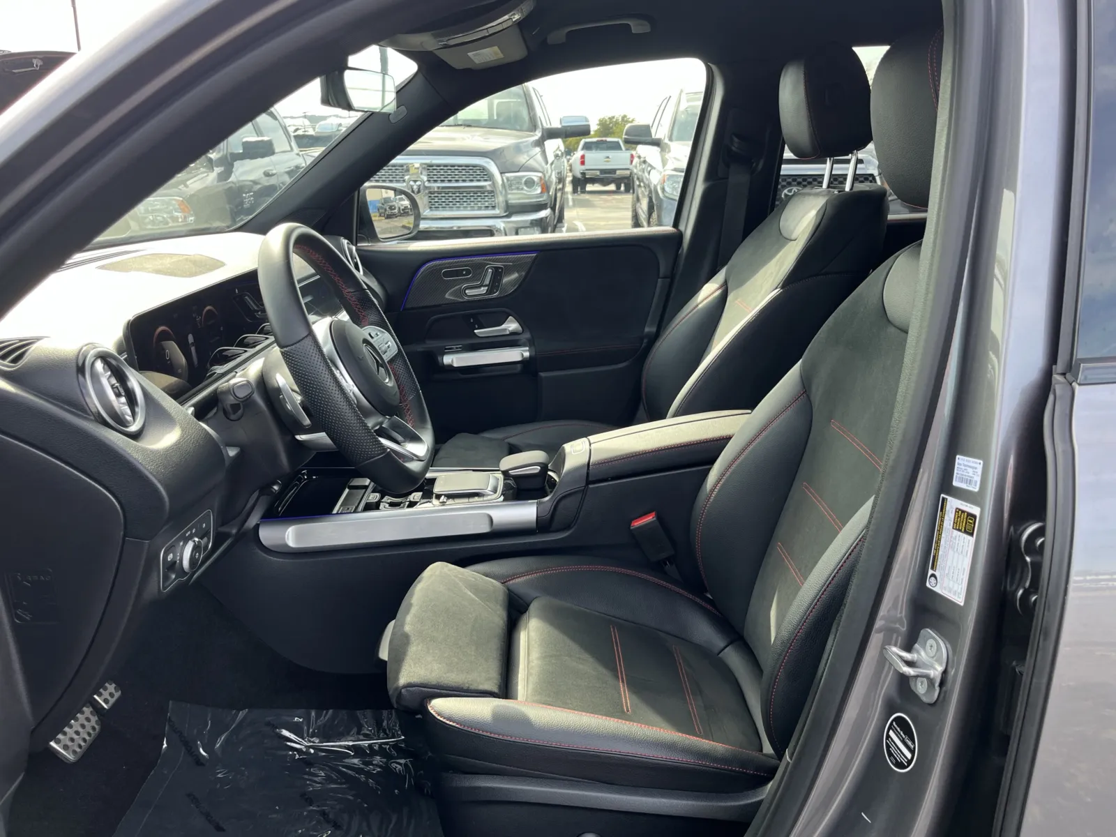 Mercedes-Benz GLB photo 26