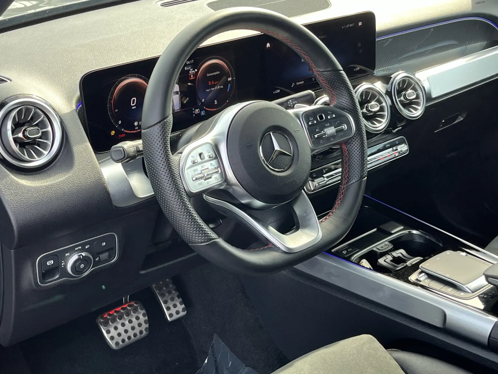 Mercedes-Benz GLB photo 15
