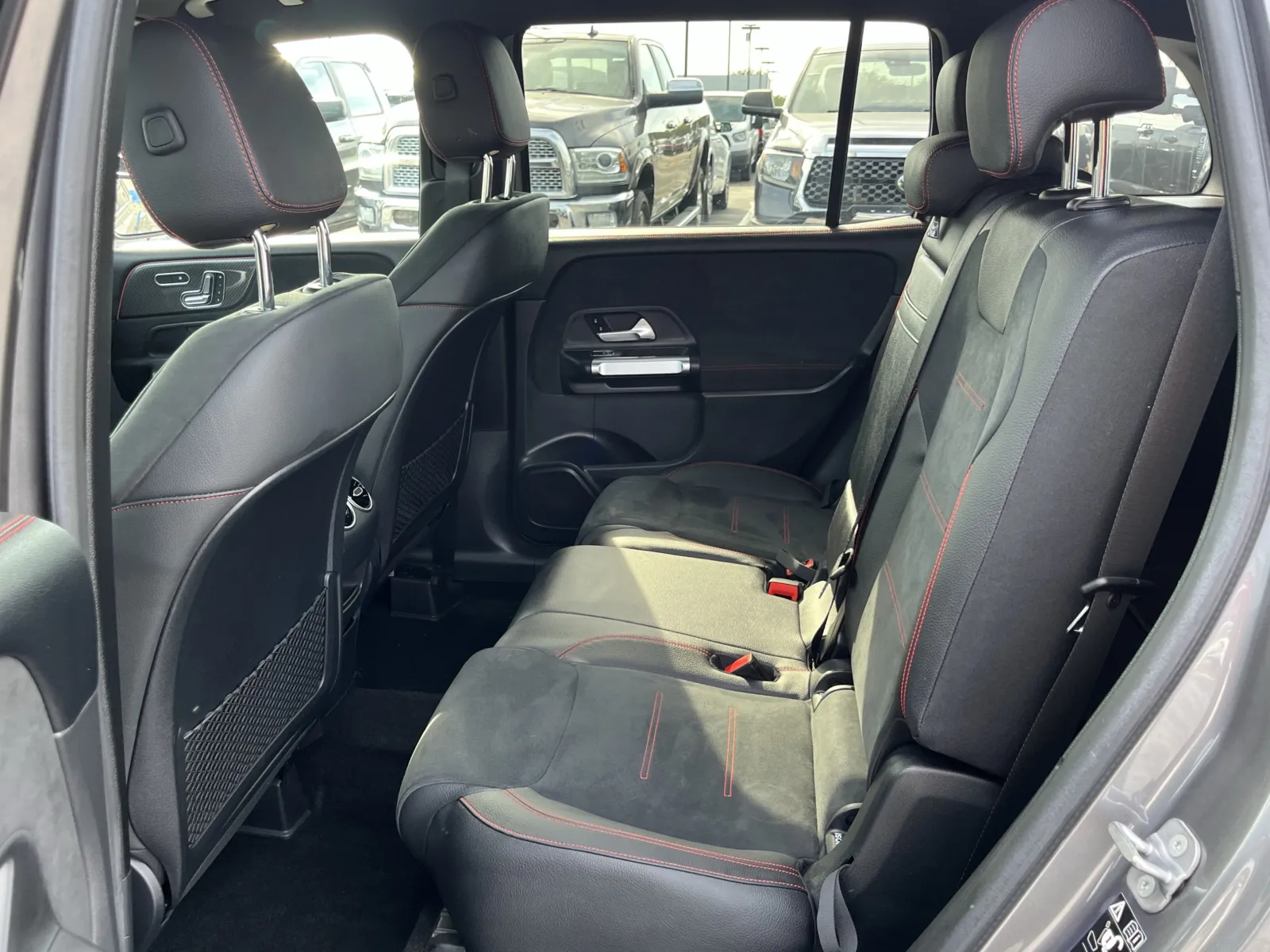 Mercedes-Benz GLB photo 28