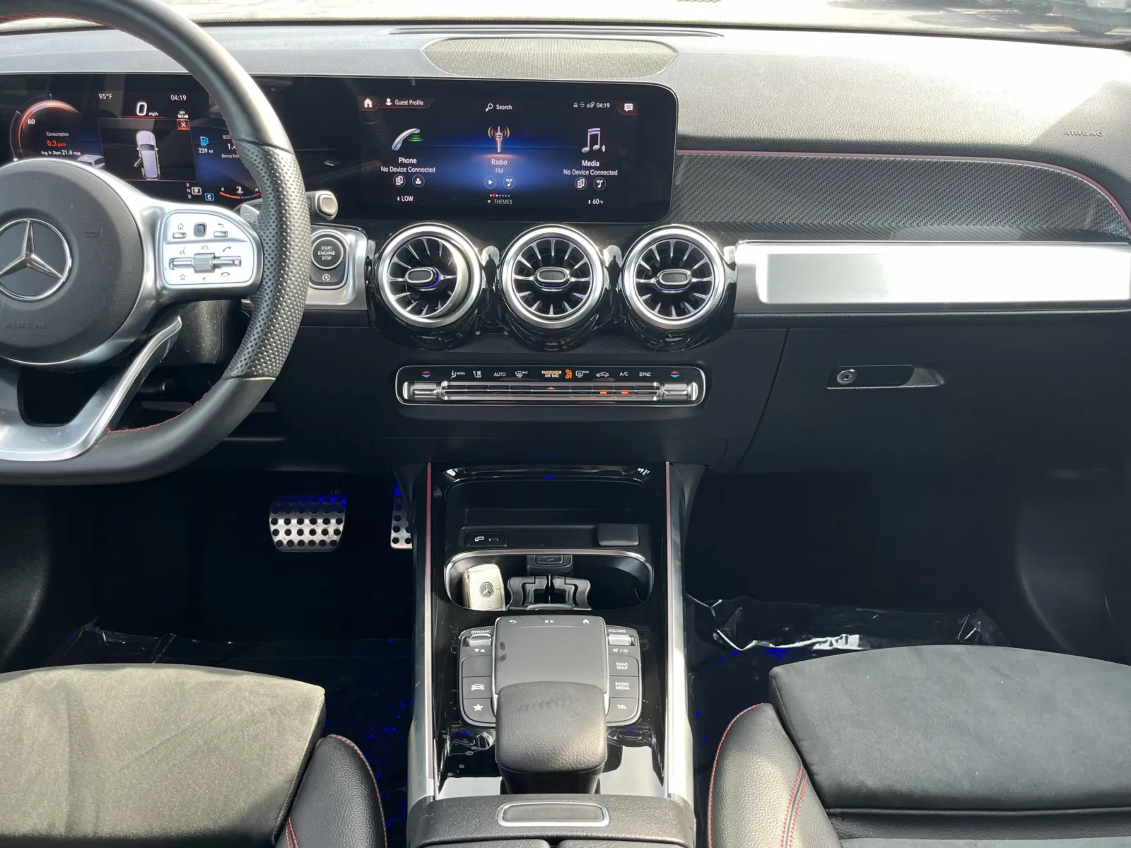 Mercedes-Benz GLB photo 23