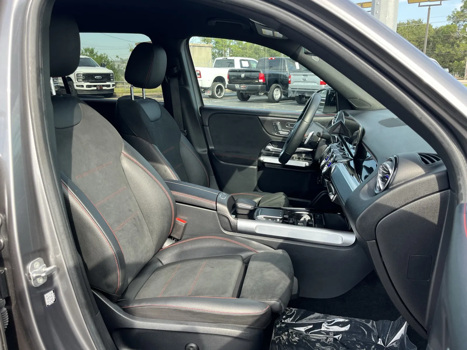 Mercedes-Benz GLB photo 27