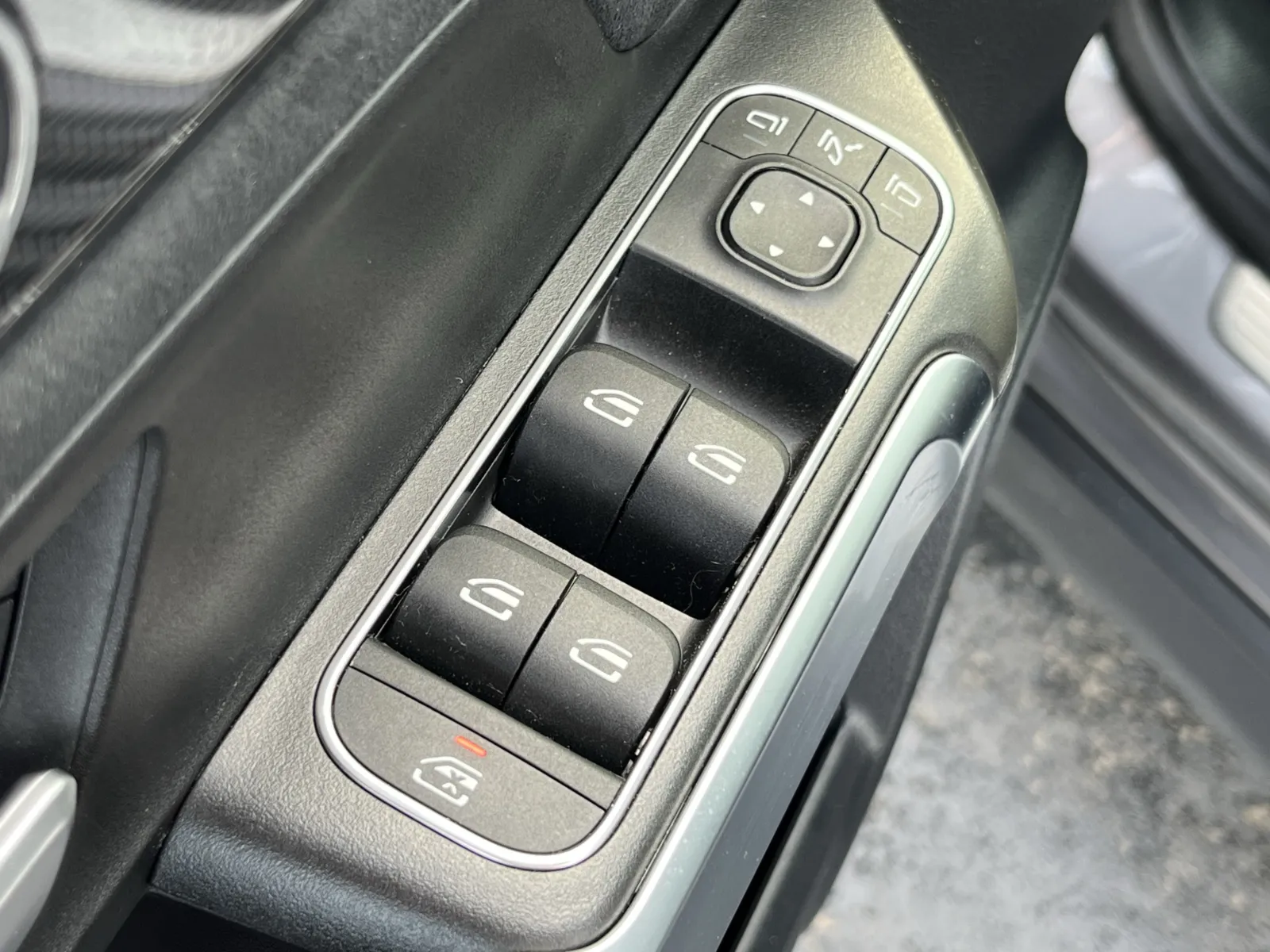 Mercedes-Benz GLB photo 24