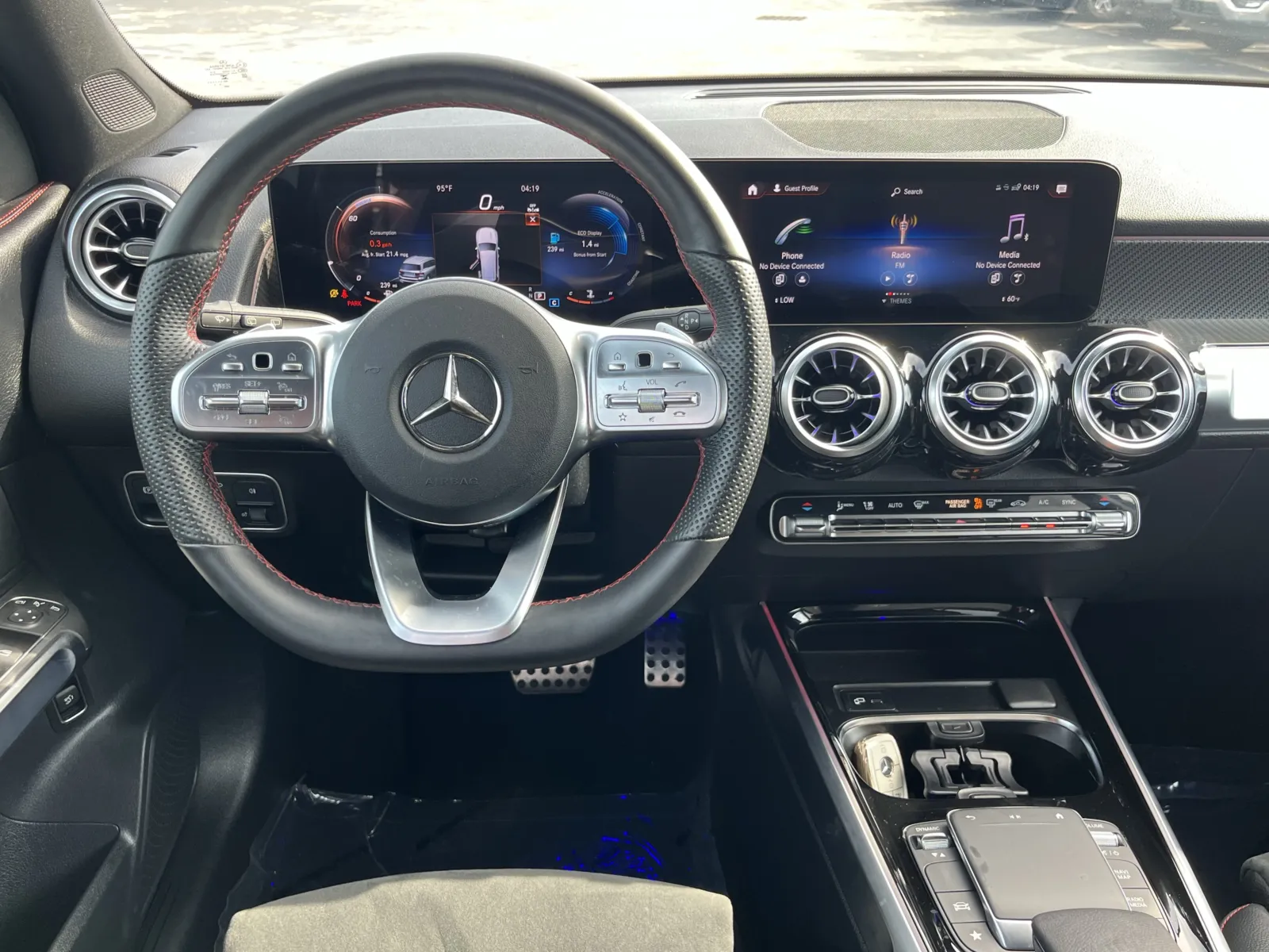 Mercedes-Benz GLB photo 17