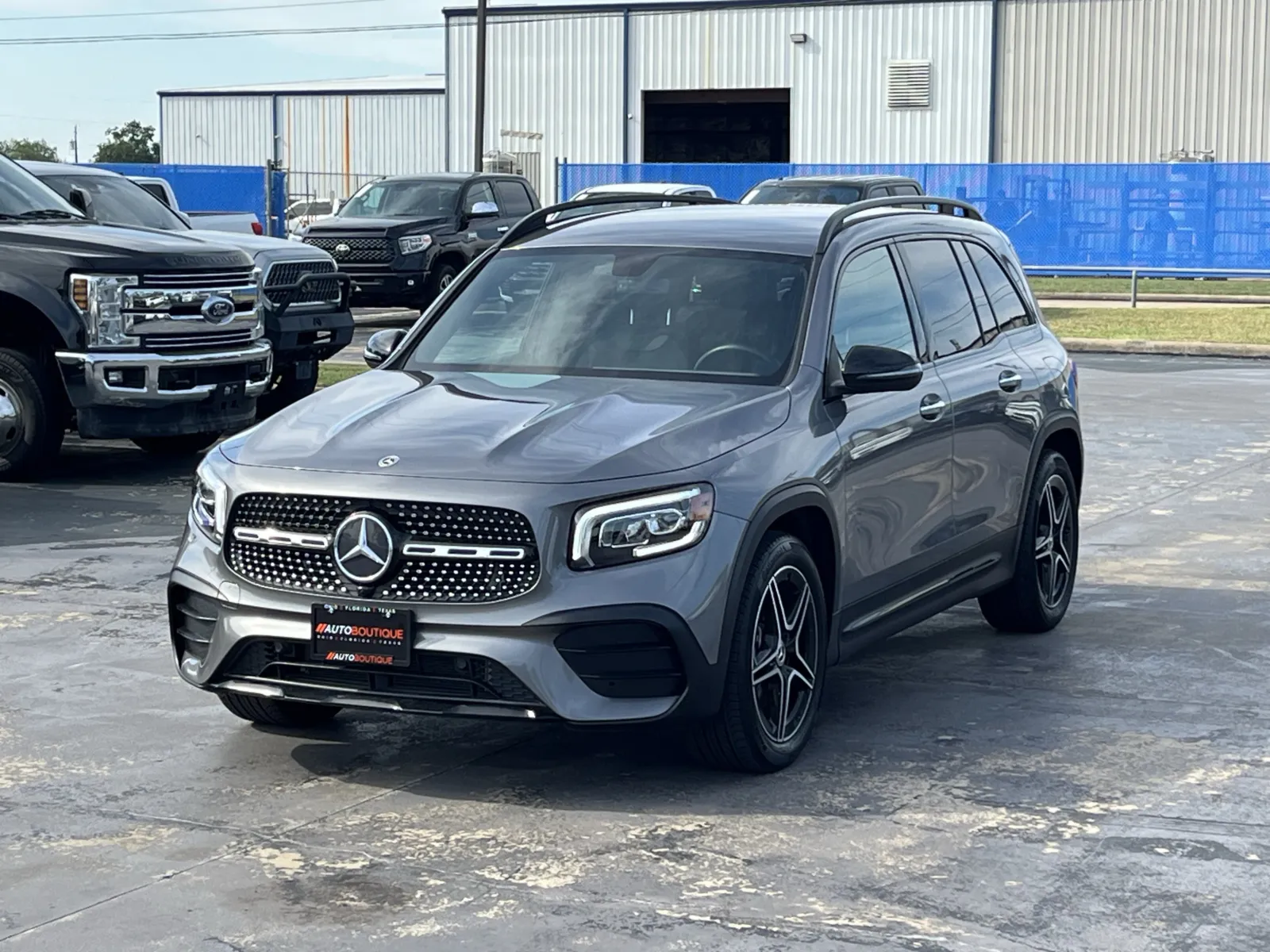 Mercedes-Benz GLB photo 2