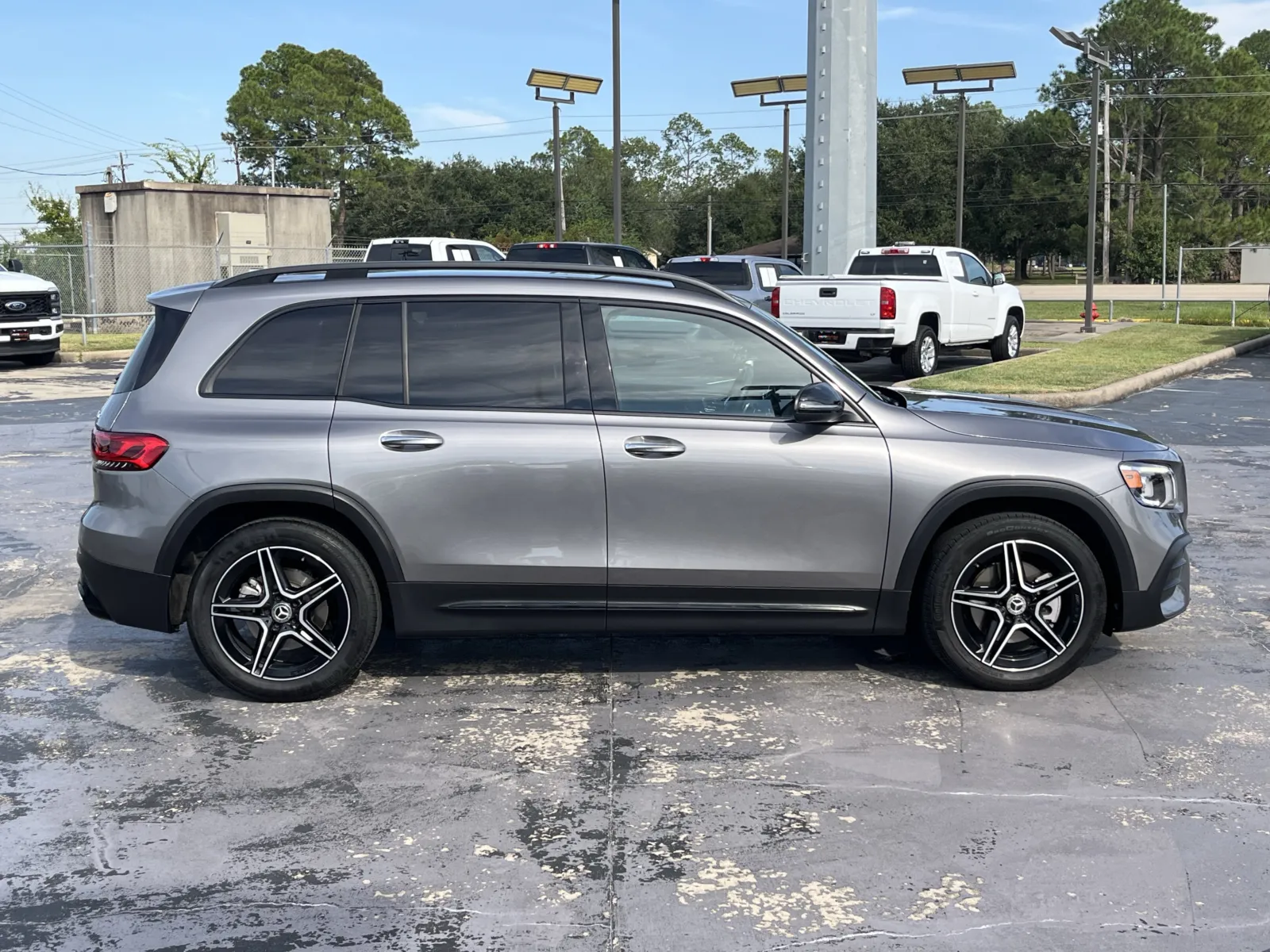 Mercedes-Benz GLB photo 11