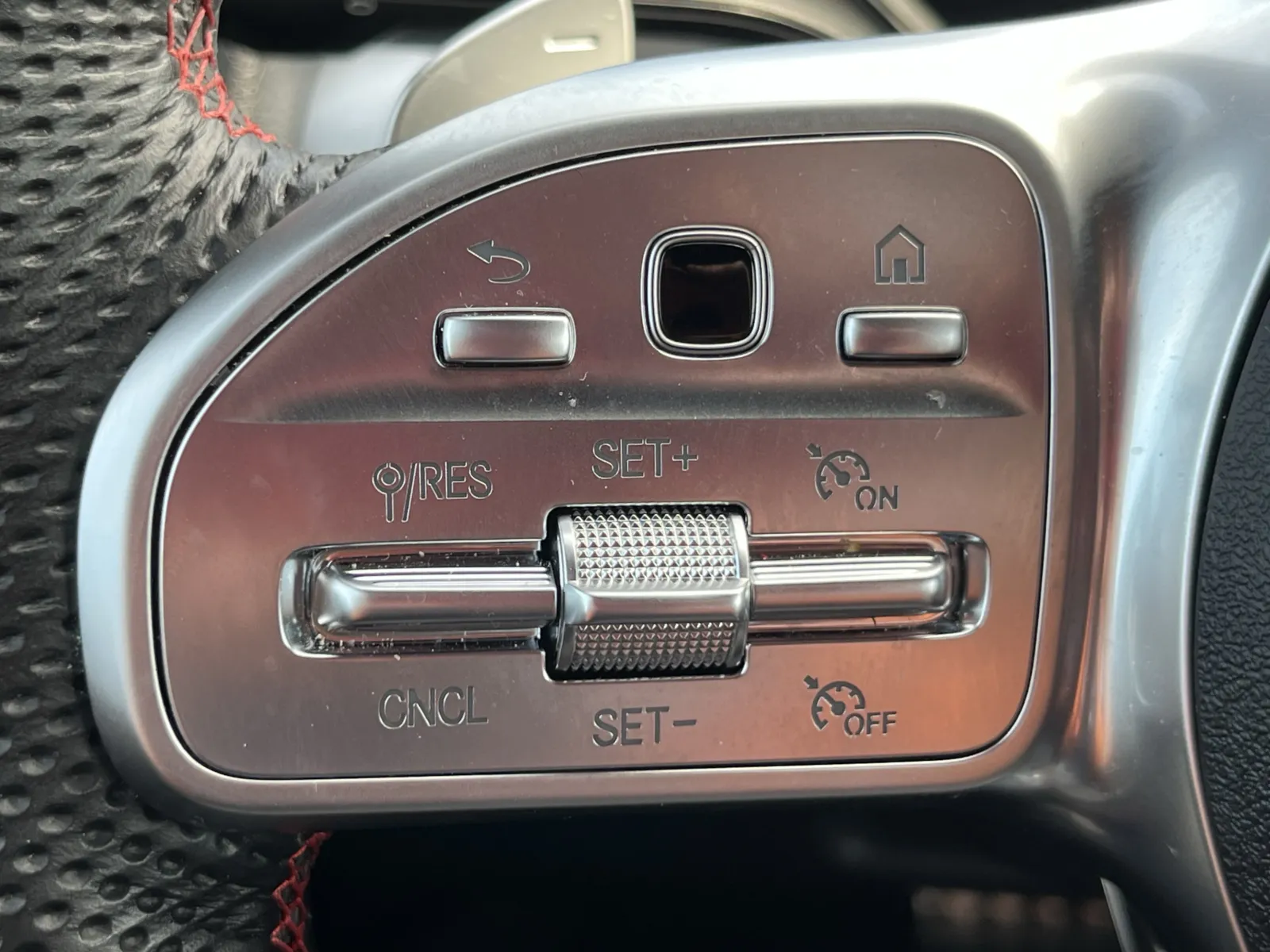 Mercedes-Benz GLB photo 19