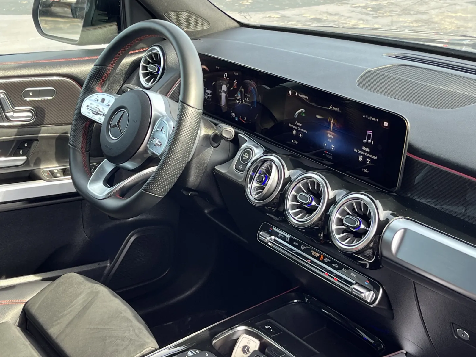 Mercedes-Benz GLB photo 16