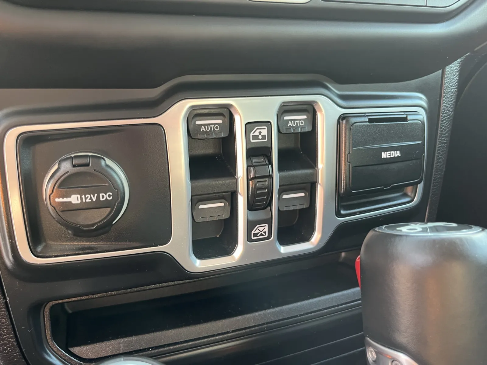 Jeep Wrangler photo 23