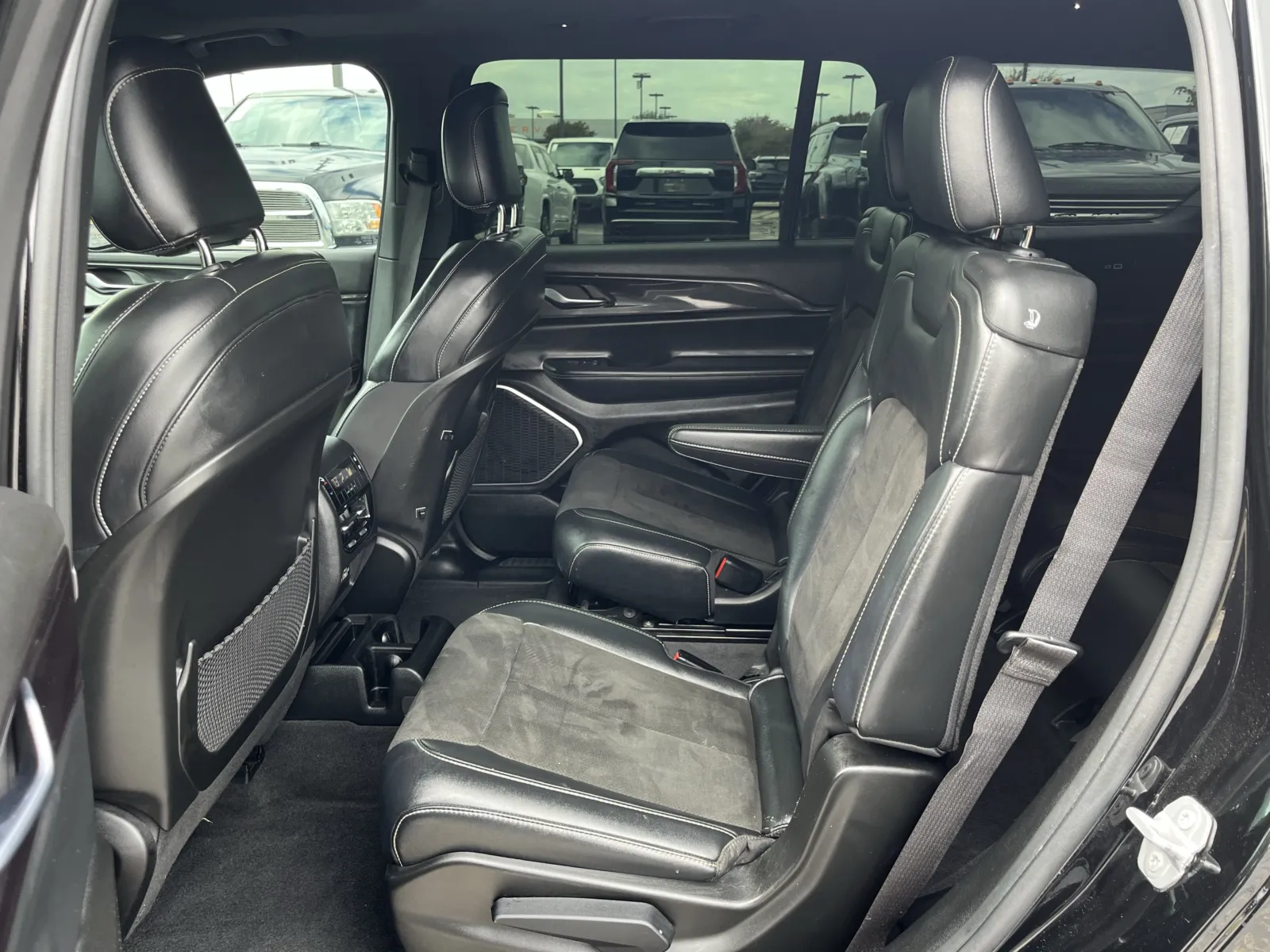 Jeep Grand Cherokee L photo 29