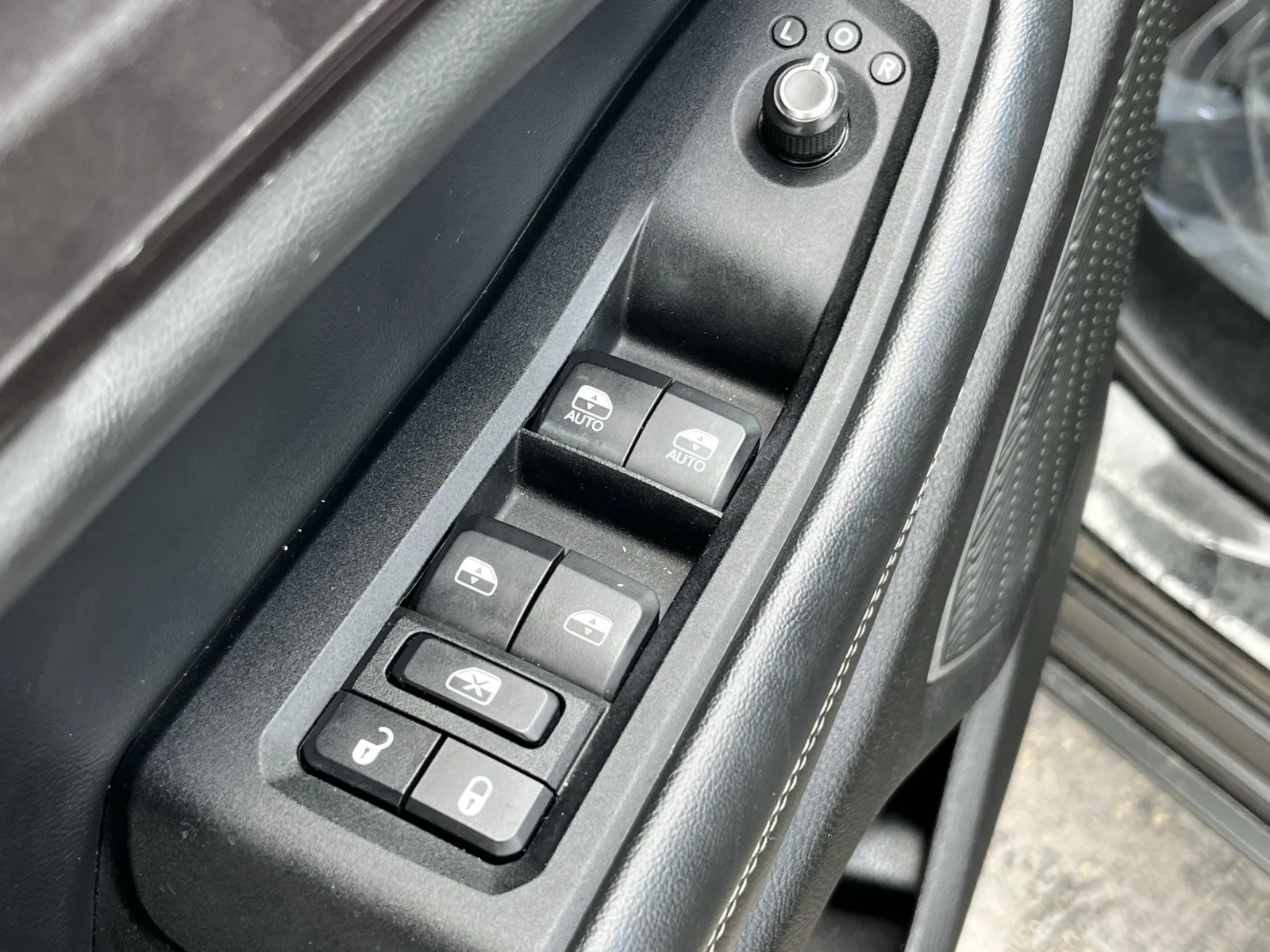 Jeep Grand Cherokee L photo 24
