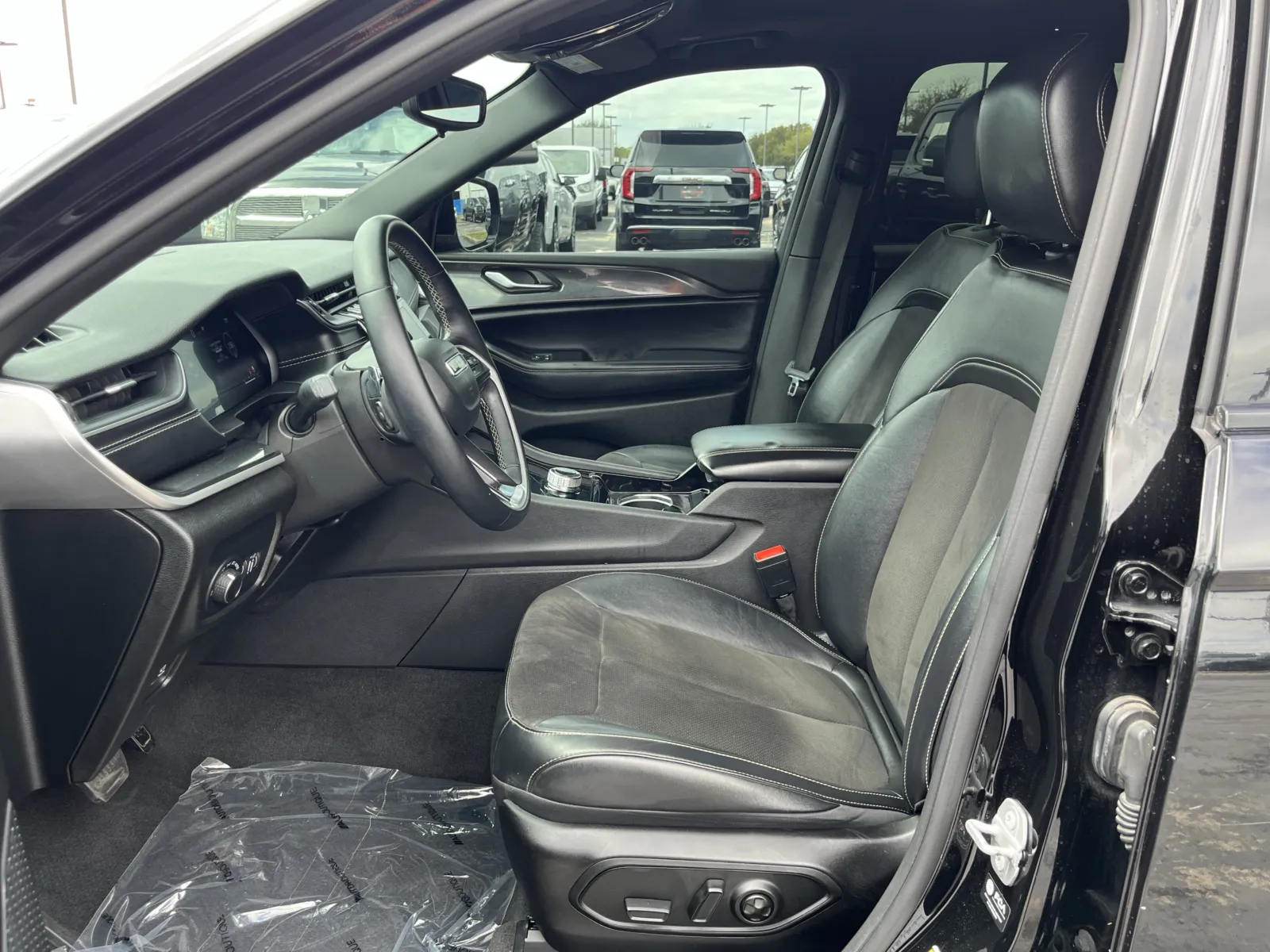 Jeep Grand Cherokee L photo 27