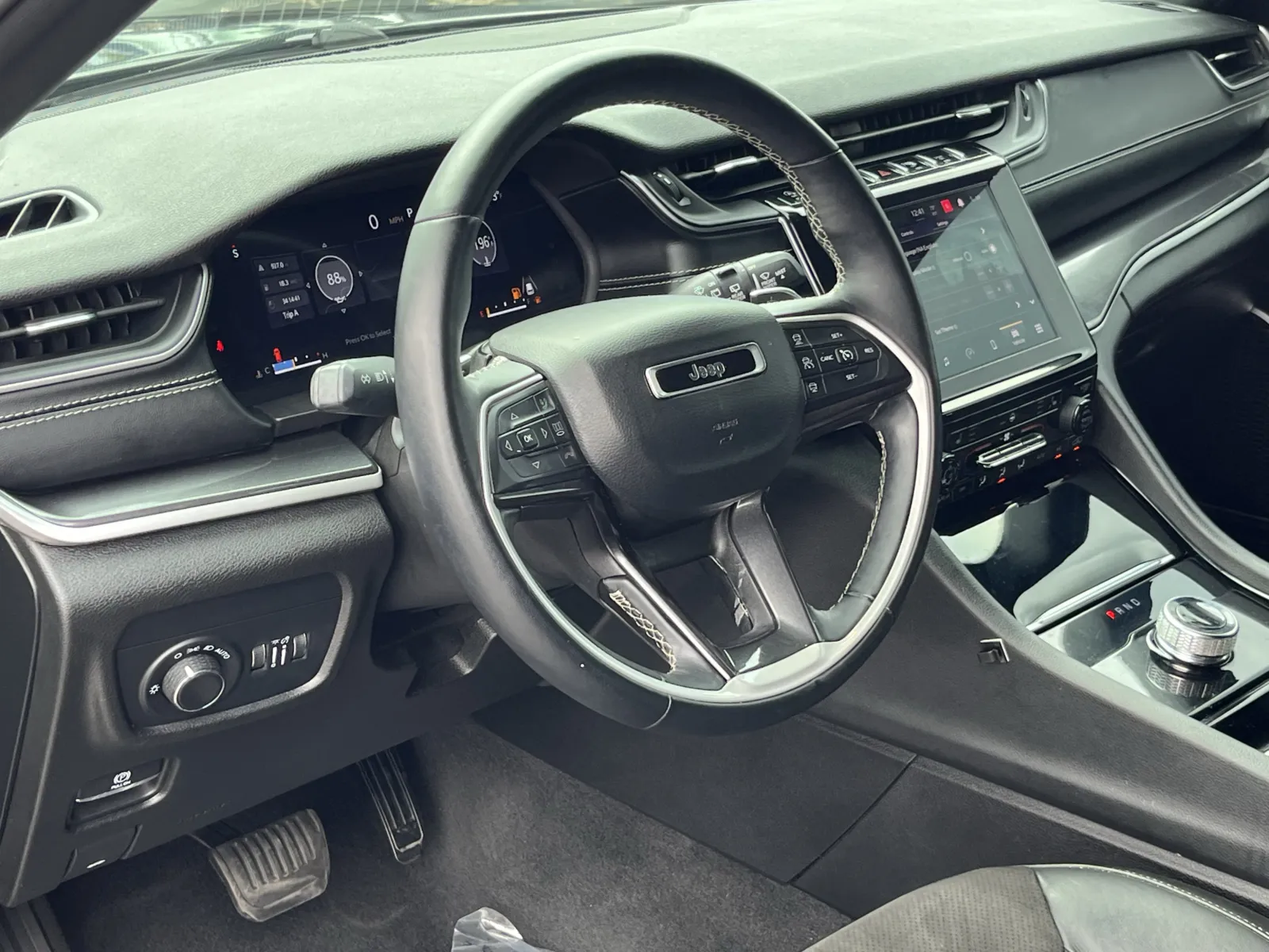 Jeep Grand Cherokee L photo 14