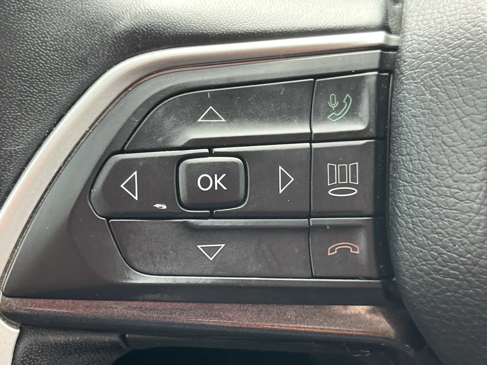 Jeep Grand Cherokee L photo 18