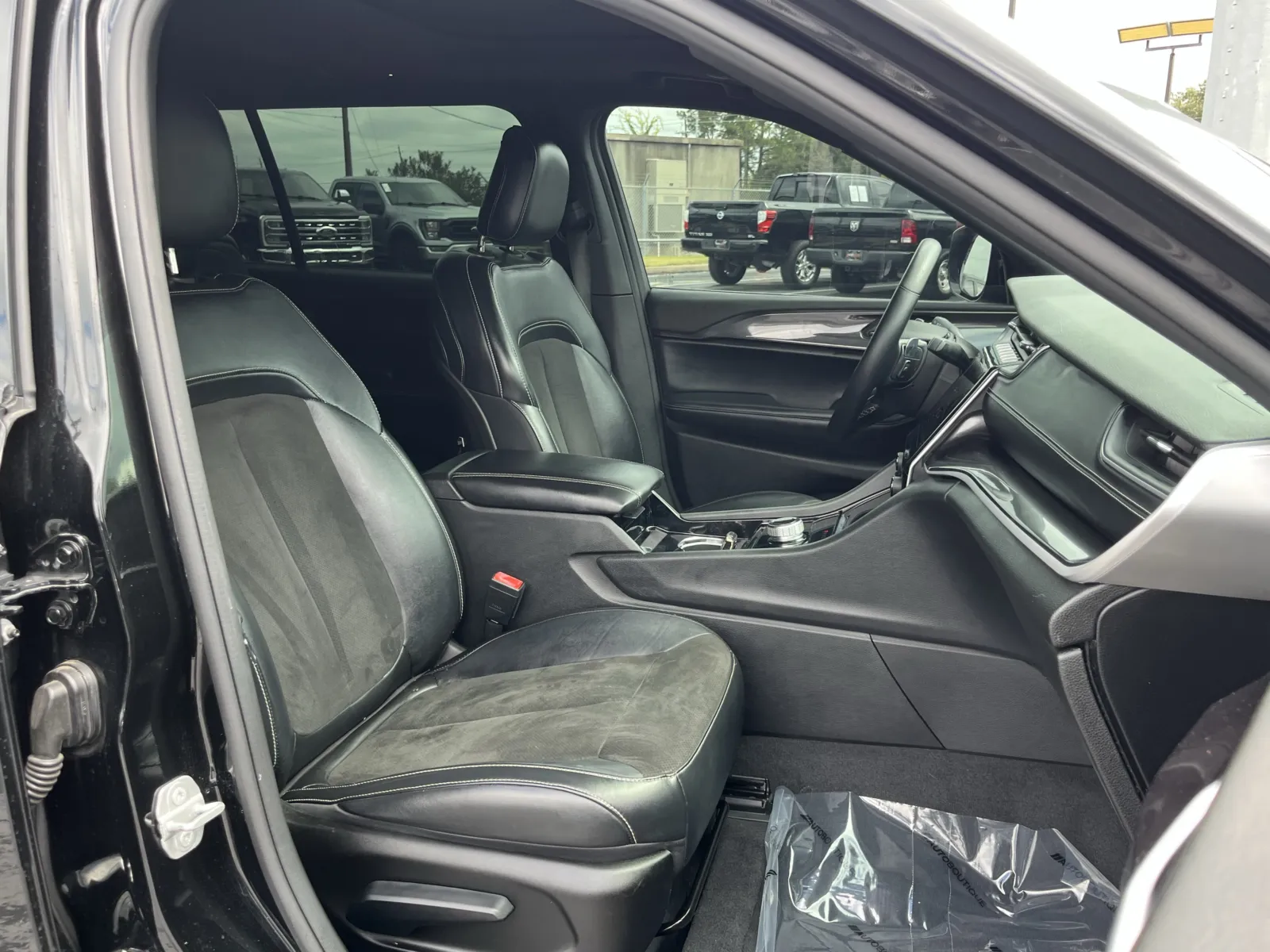 Jeep Grand Cherokee L photo 28