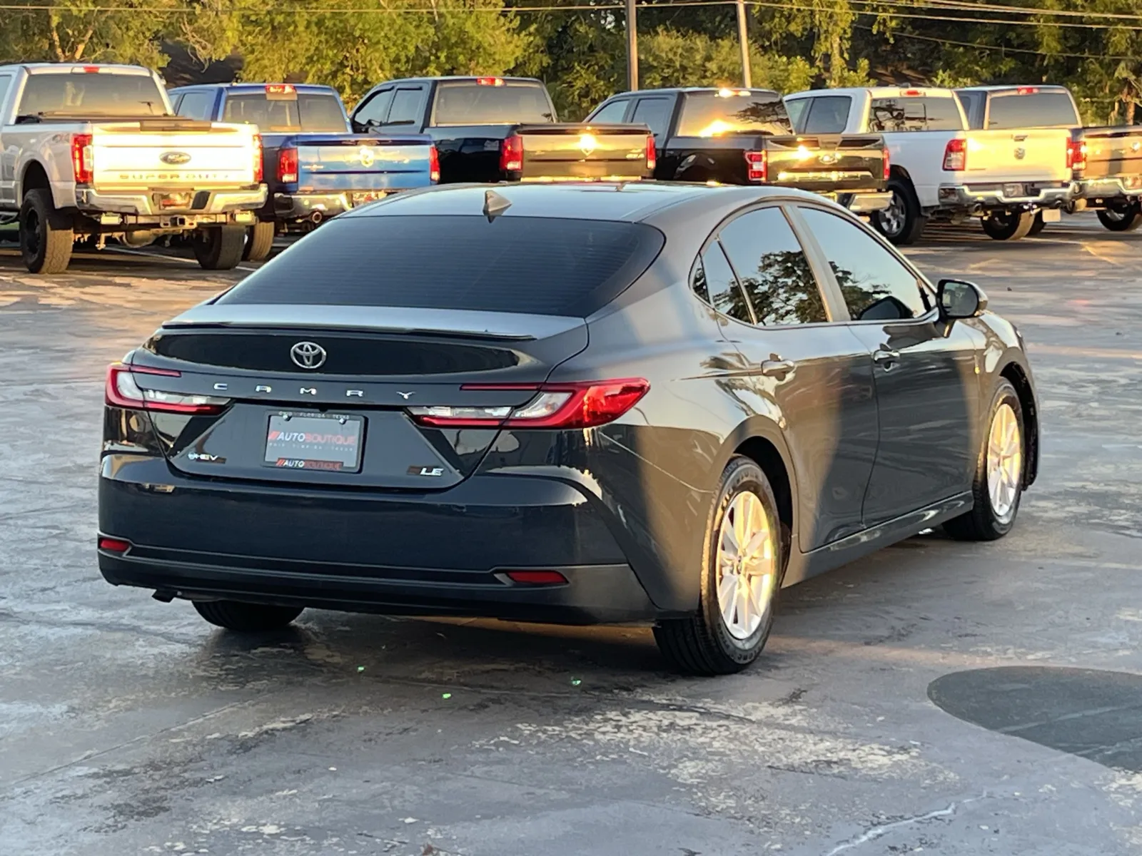 Toyota Camry photo 9