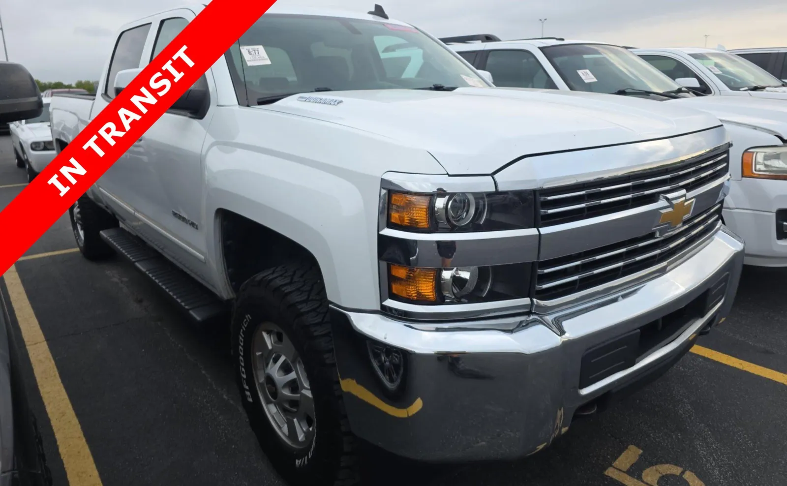 Chevrolet Silverado photo 3