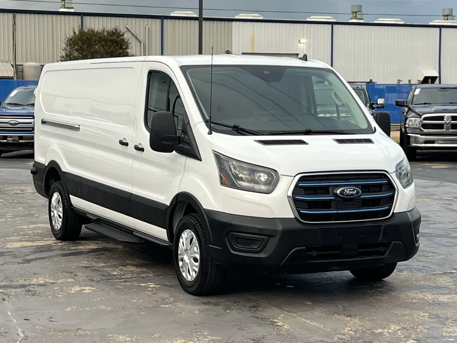 Ford E-Transit Cargo Van photo 3