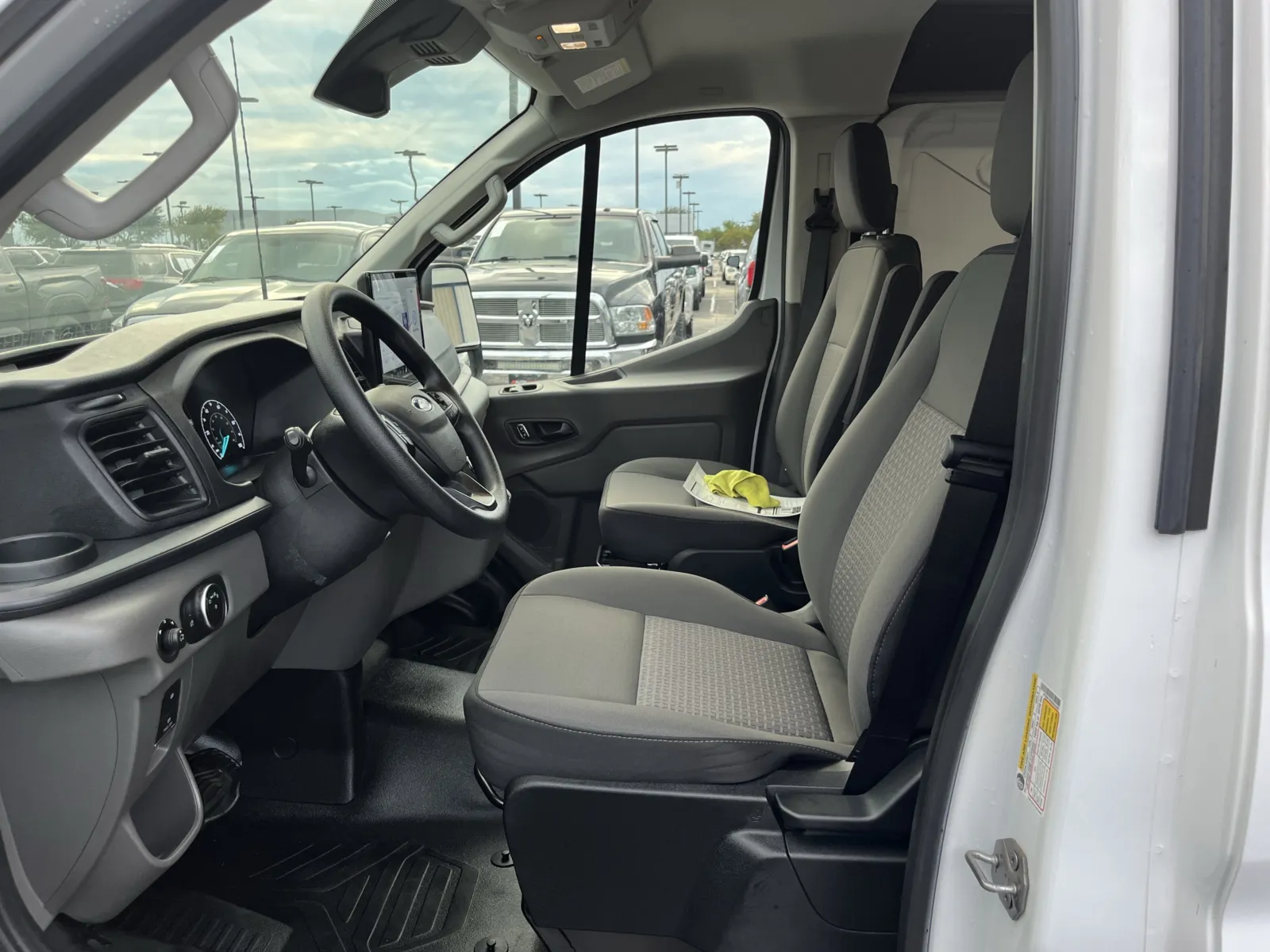 Ford E-Transit Cargo Van photo 25