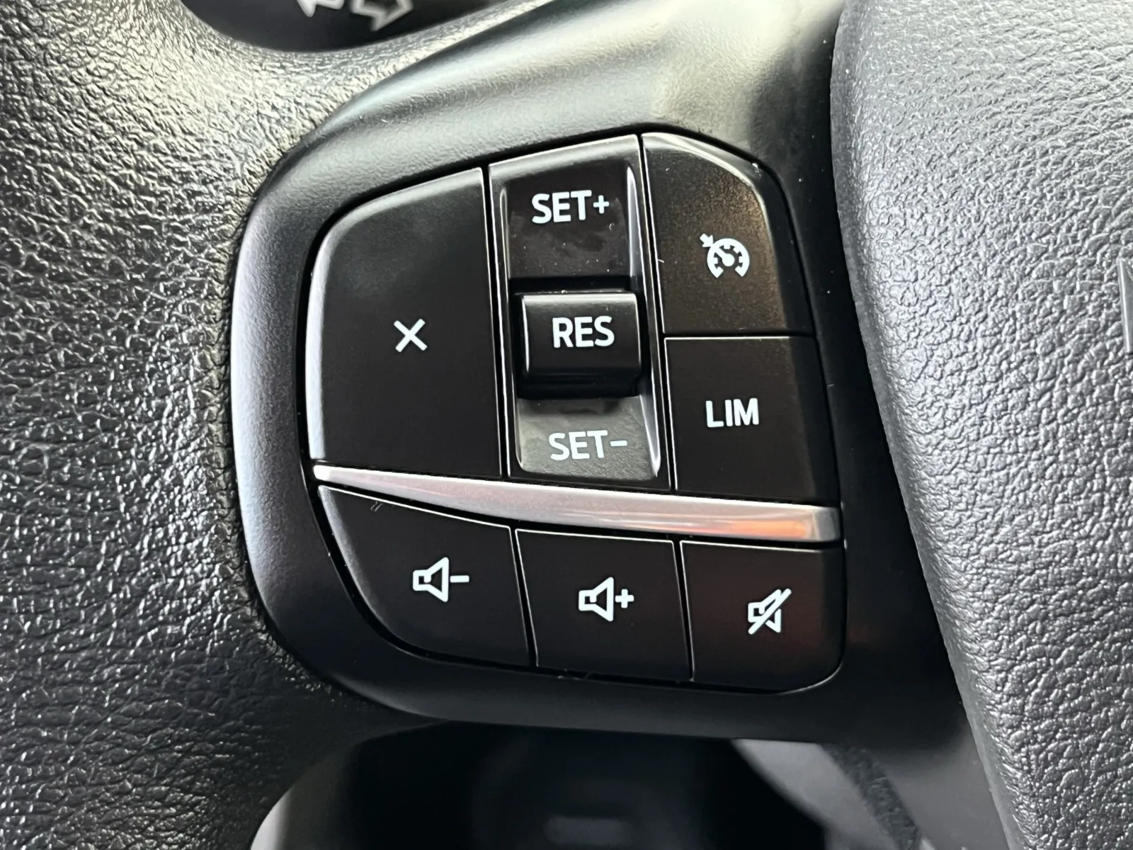 Ford E-Transit Cargo Van photo 18