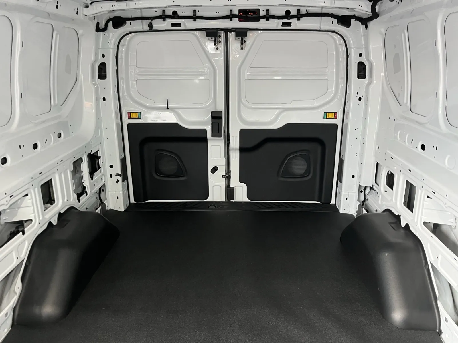 Ford E-Transit Cargo Van photo 28