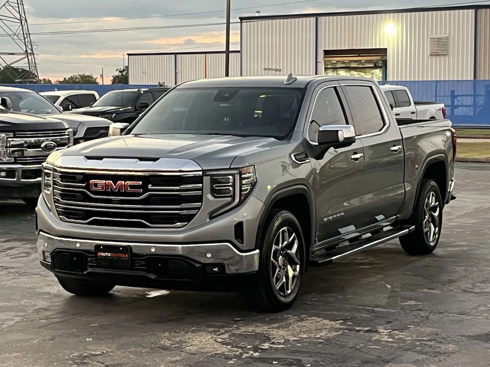 GMC Sierra photo 2