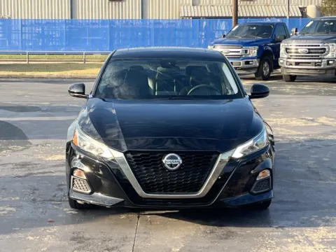 More photos of 2020 Nissan Altima 2.5 SR at Auto Boutique Texas, TX